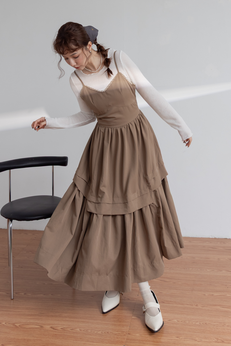 不對稱剪裁下襬抓褶吊帶洋裝