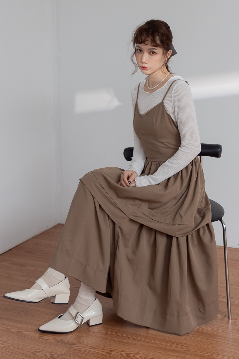 不對稱剪裁下襬抓褶吊帶洋裝