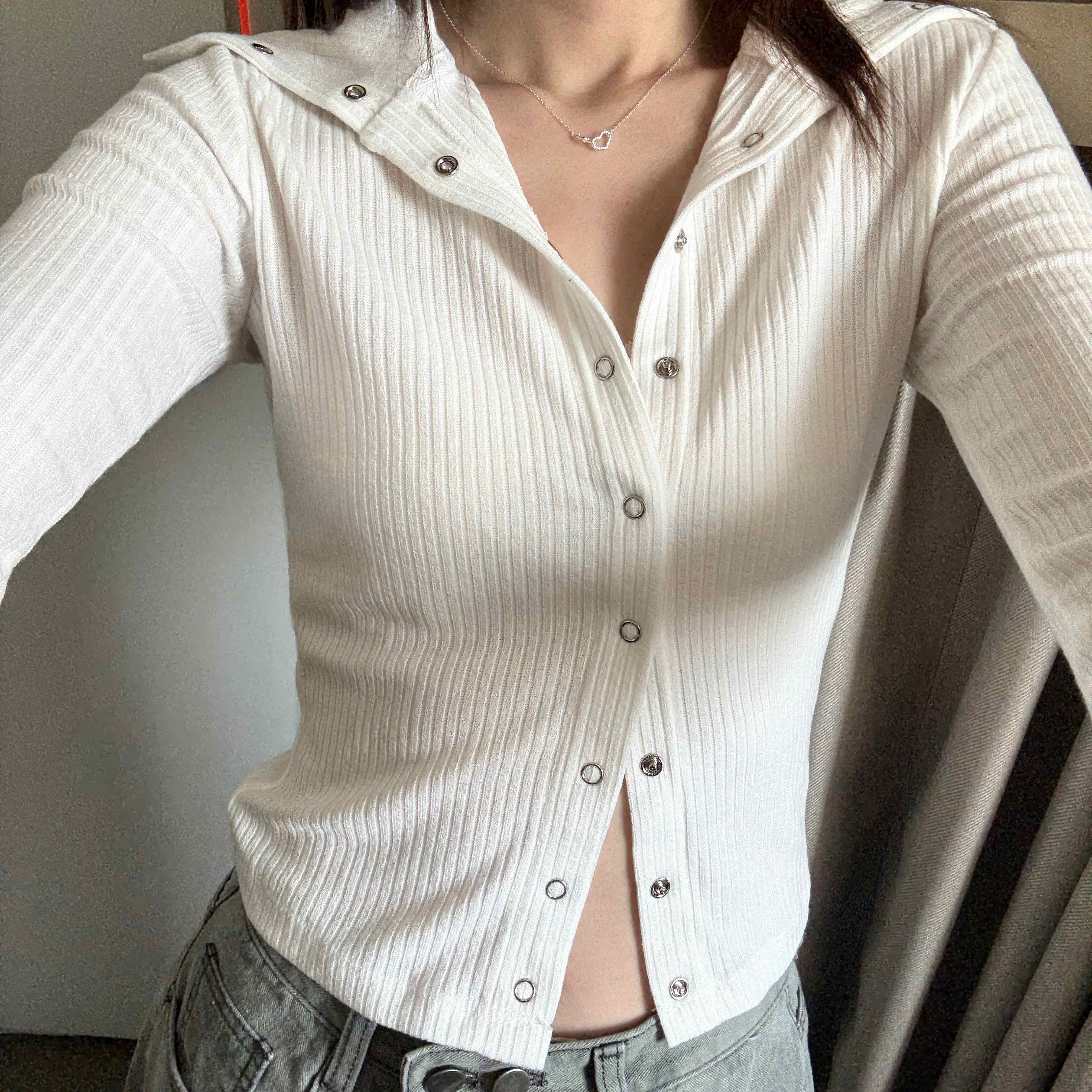 🇰🇷個性小姐姐鉚釘坑條上衣｜2 color