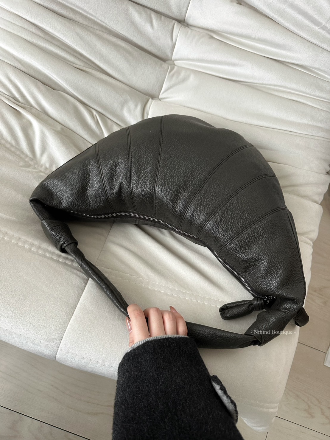 FORTUNE CROISSANT BAG IN LEATHER / Marecage