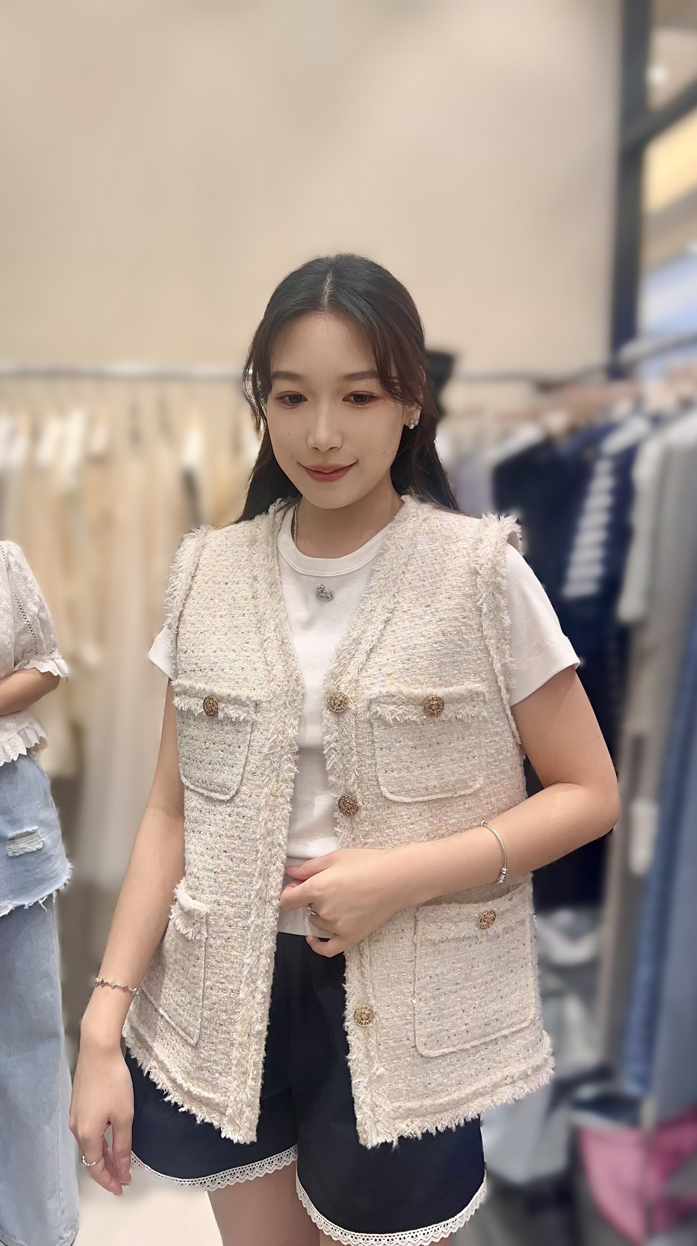 ME01  小香風背心 胸 43 長25.5  $599 (一口價)