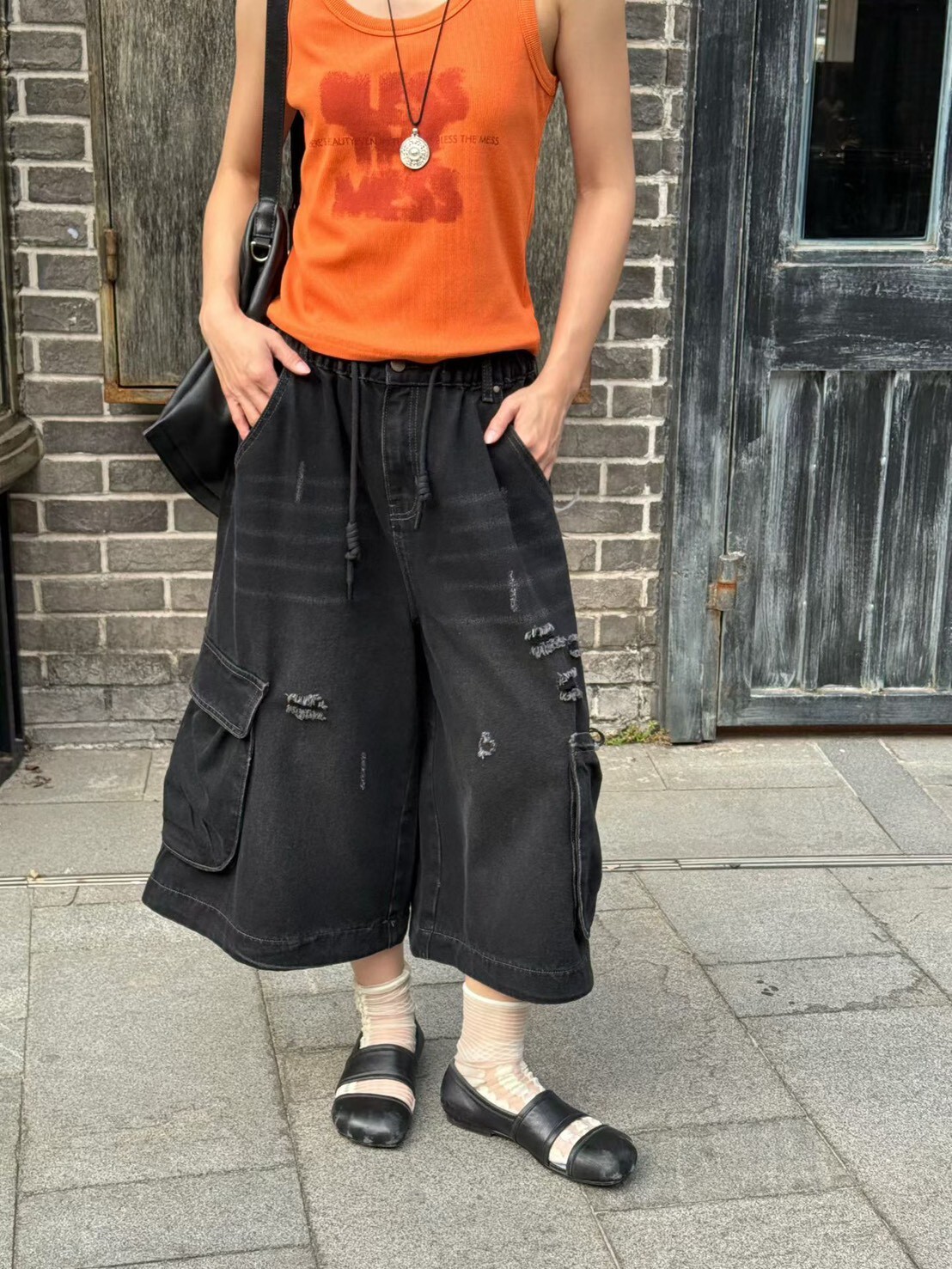 060339 小眾設計款! 大口袋八分牛仔褲 - 黑