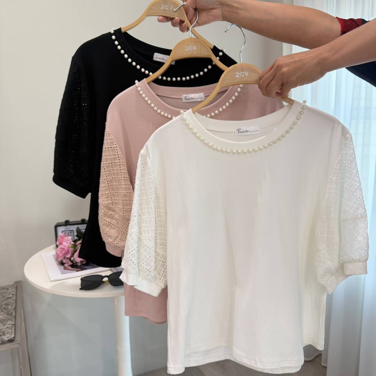 A8043-領釘珠蕾絲袖棉質上衣