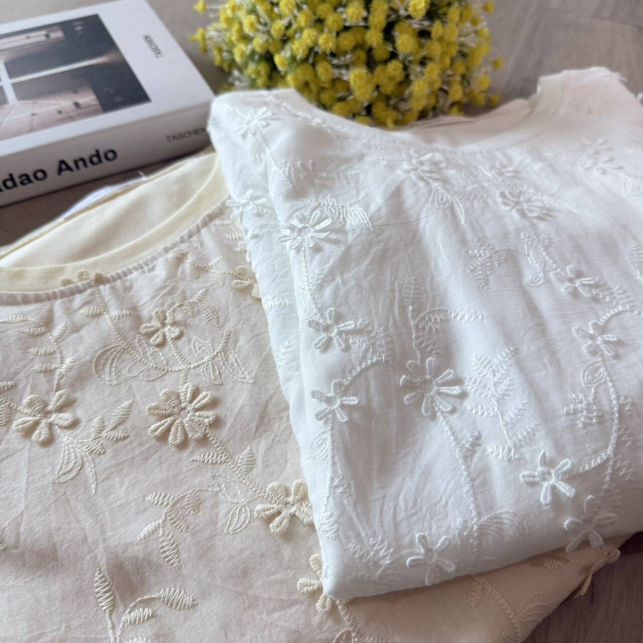 A8135-袖口鬆緊立體繡花上衣