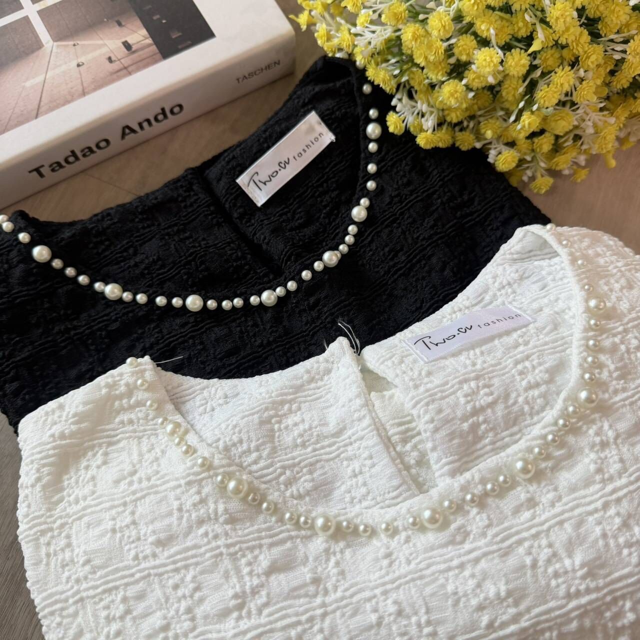 A8153-領釘珠立體壓紋上衣