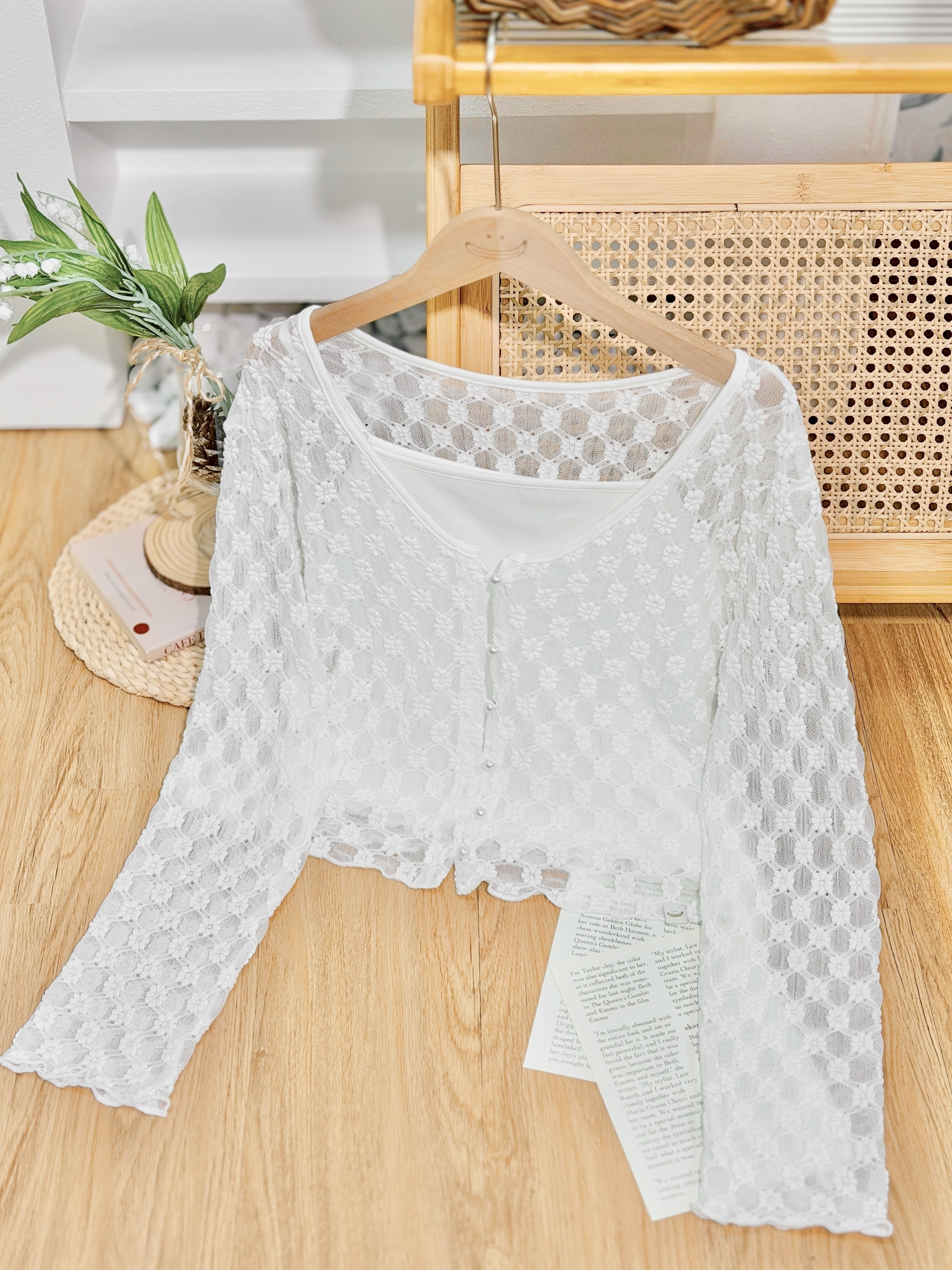 白色 / 小花透膚珍珠鈕兩件套 / Pearl Button Floral Lace Cardigan & Cami Set