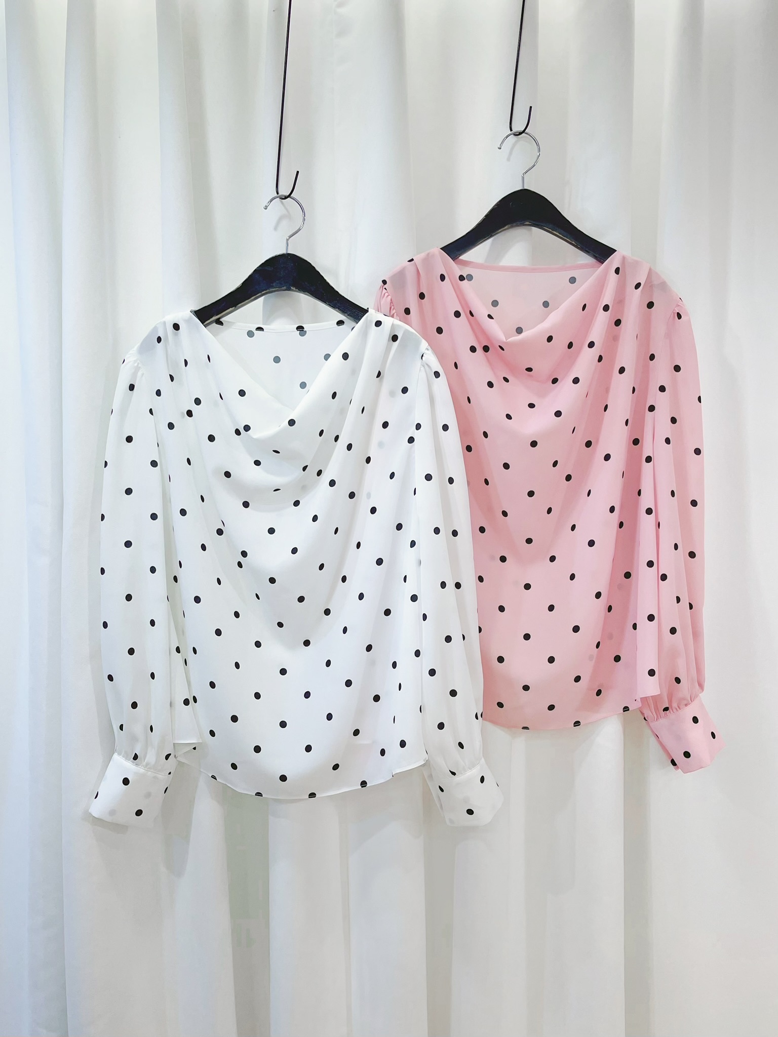 垂墜領點點上衣
