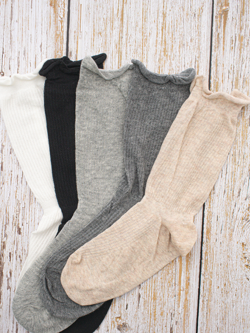 簍空織紋荷葉堆堆襪