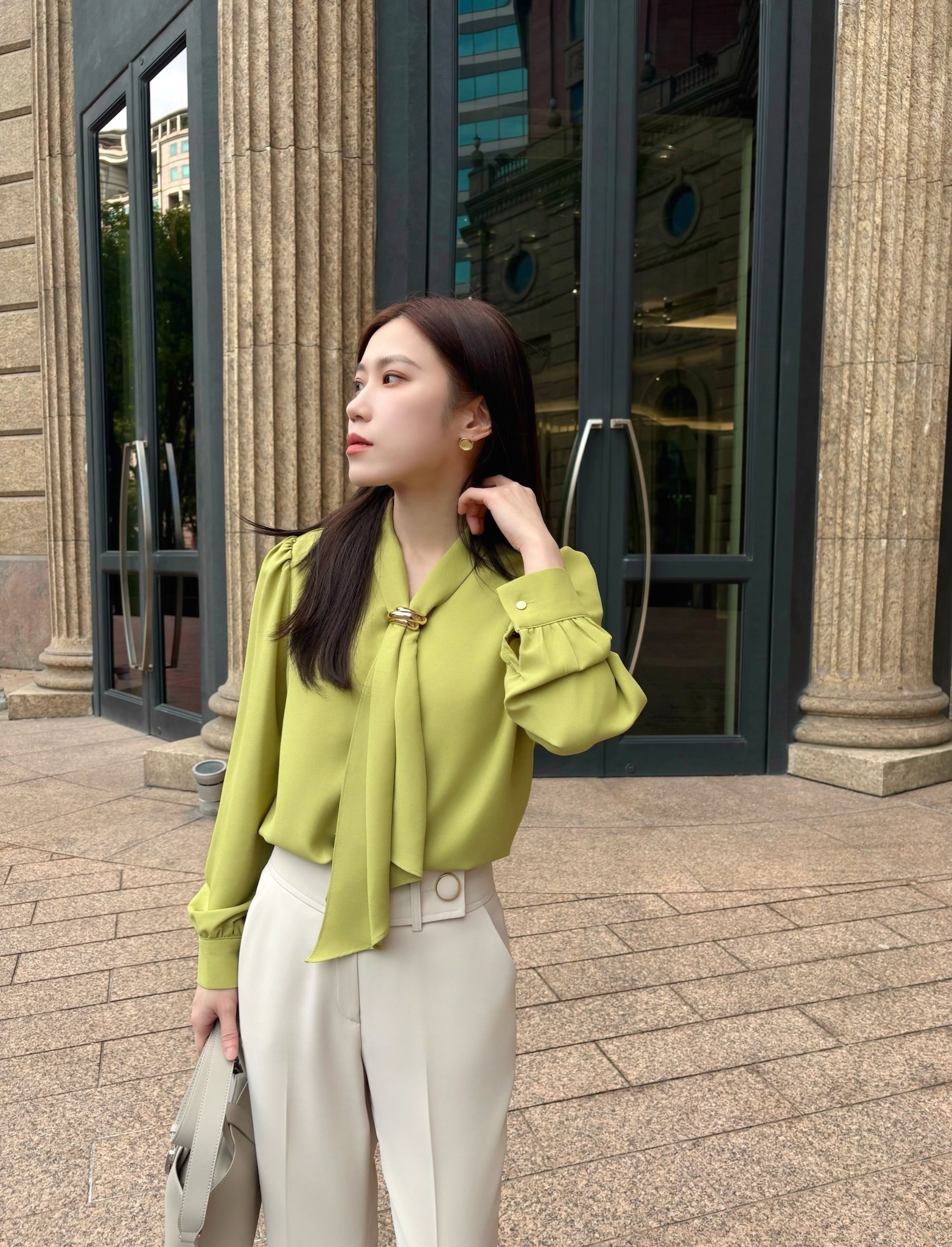 輕奢金釦領巾上衣