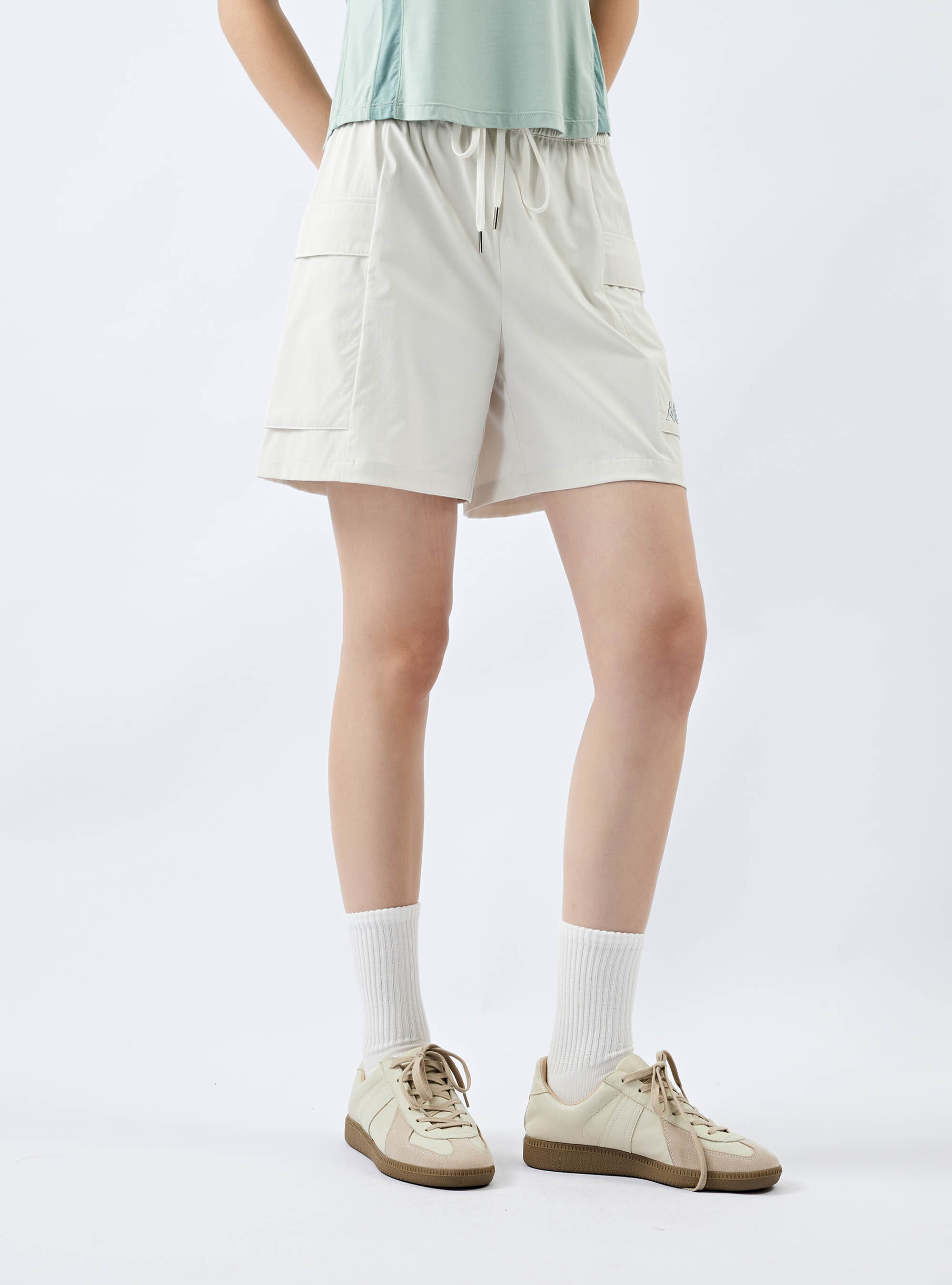 女款 大口袋平織抽繩運動短褲