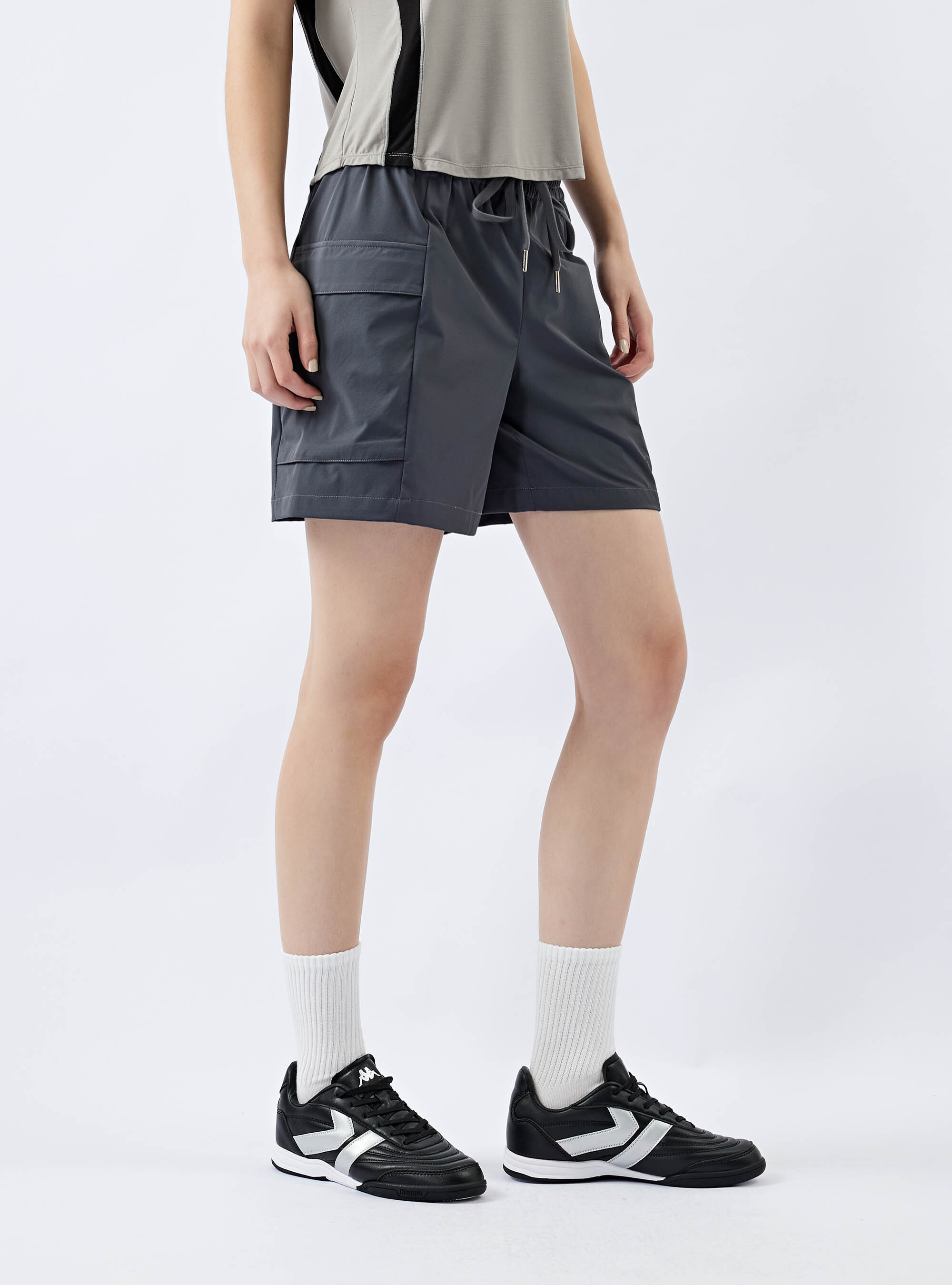 女款 大口袋平織抽繩運動短褲