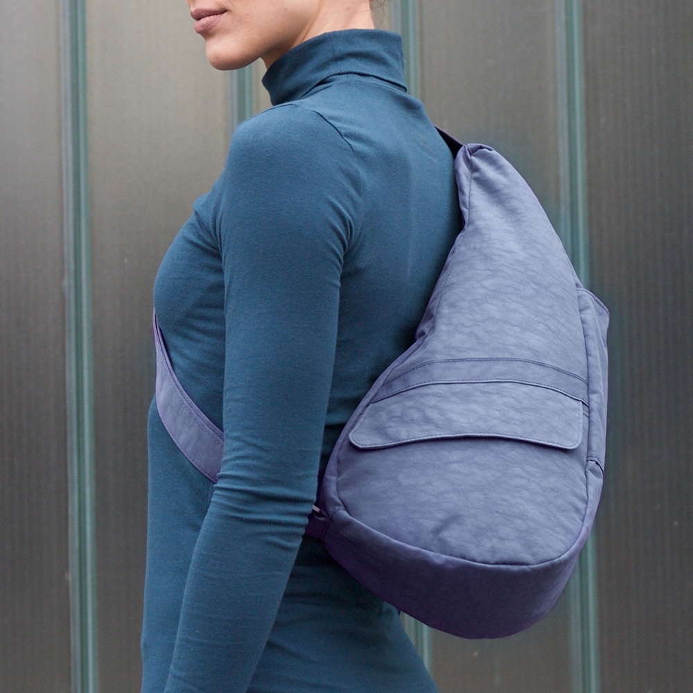 基本款 TEXTURED NYLON SMALL 斜背包-復古靛藍