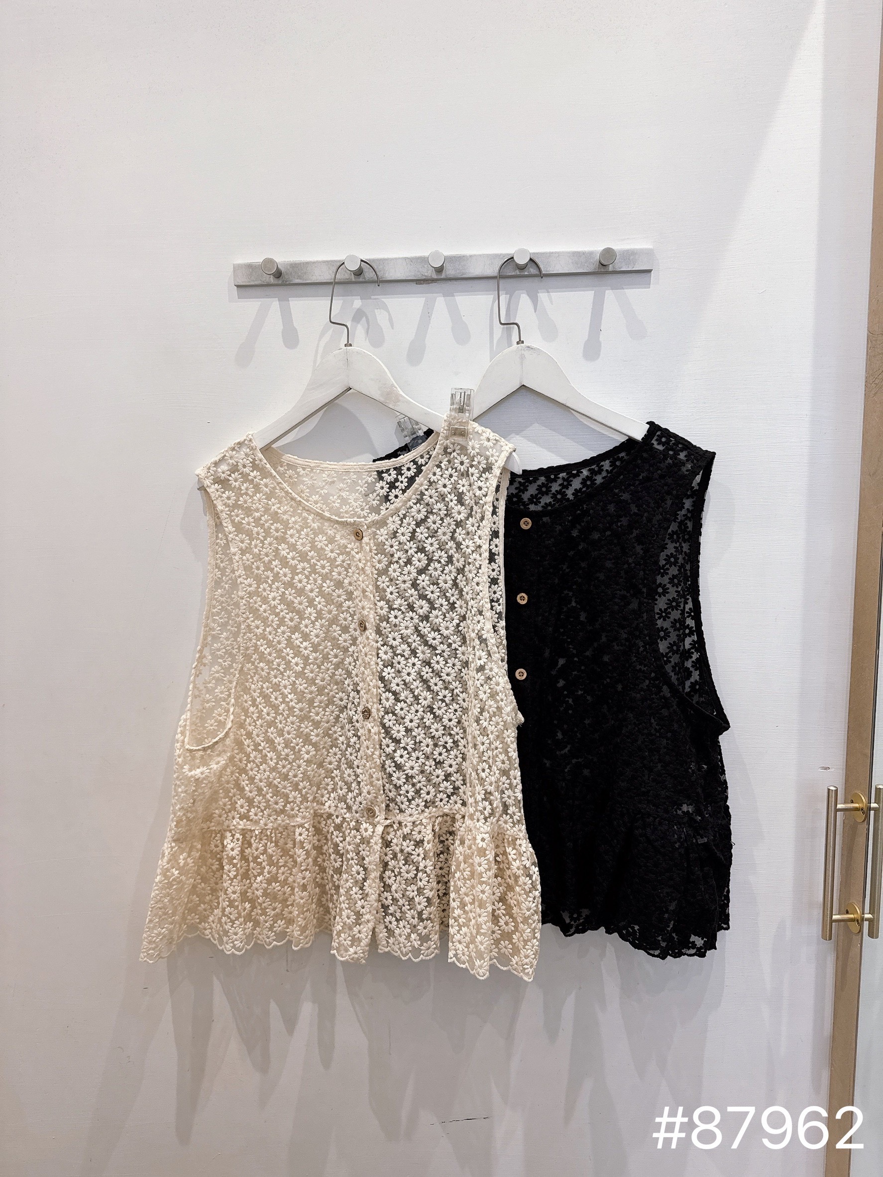 立體小花蕾絲感背心