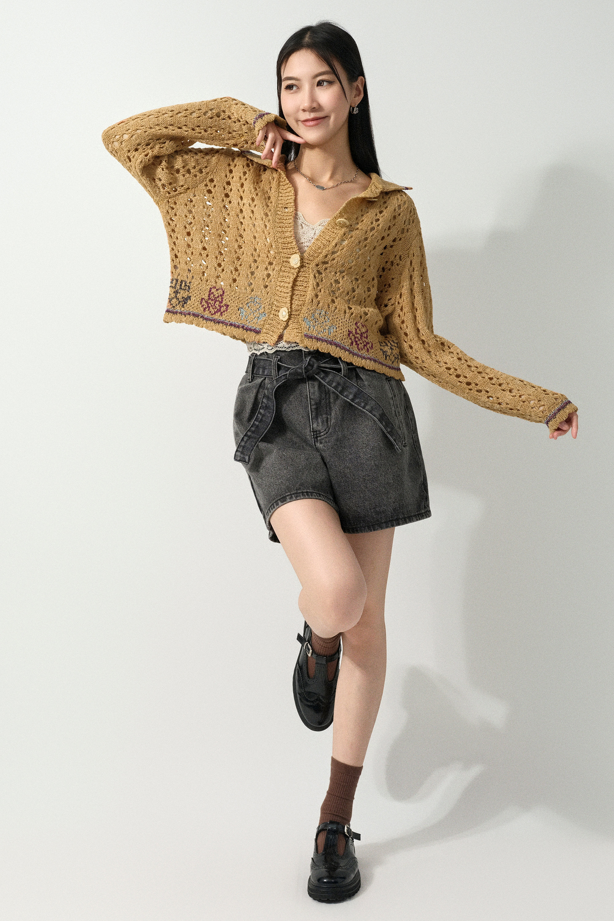 織花腳通花針織開胸上衣 (預購產品）