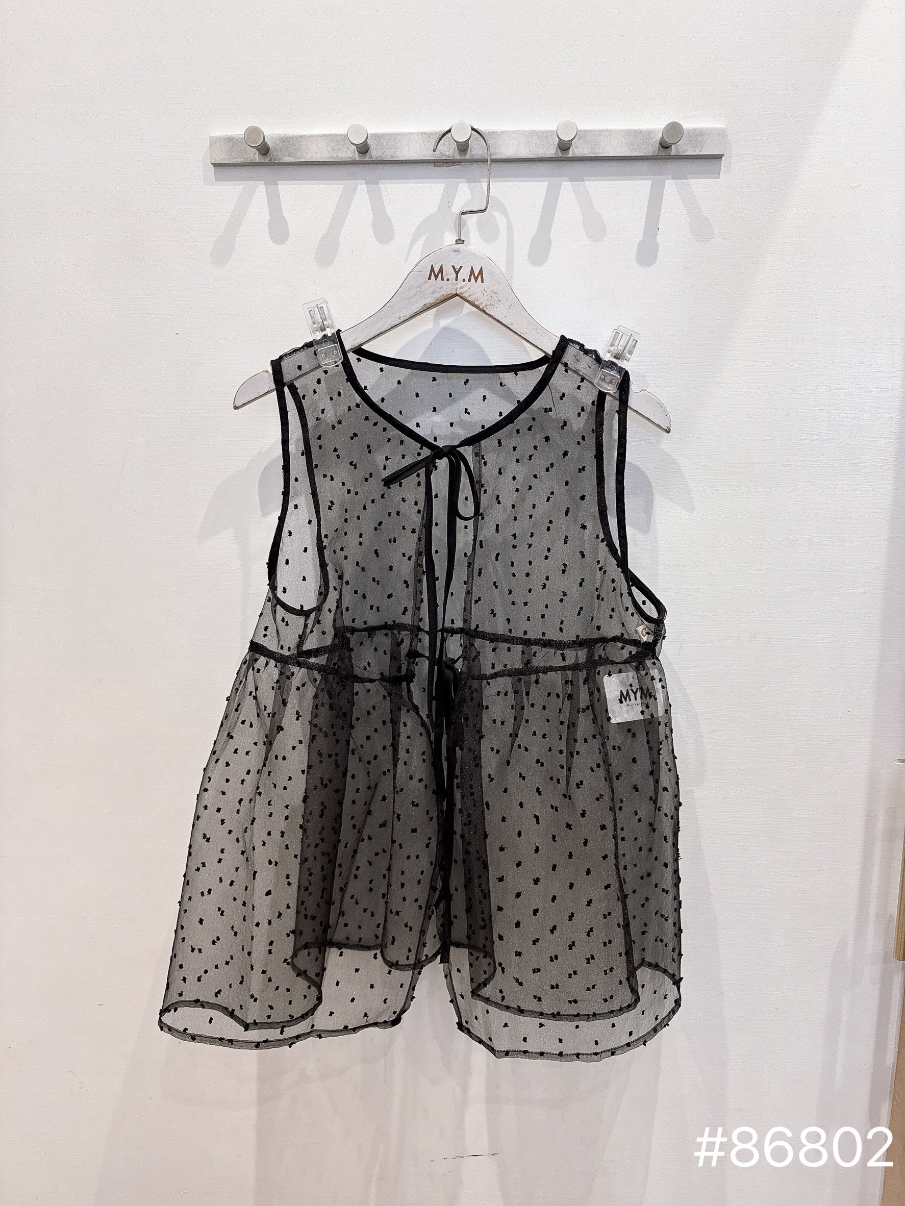 百搭到不行的點點罩衫背心