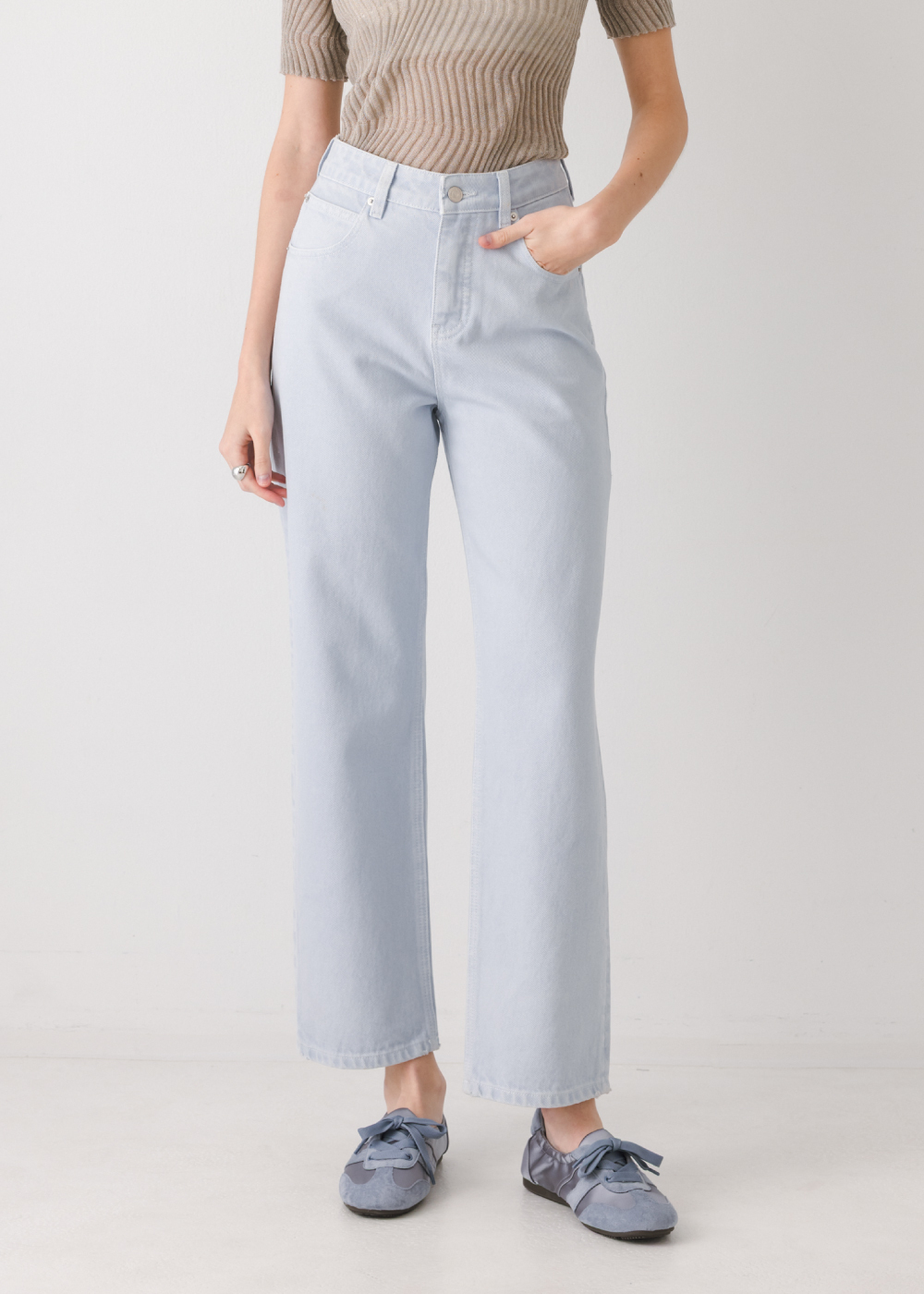 淺色直筒純棉牛仔褲