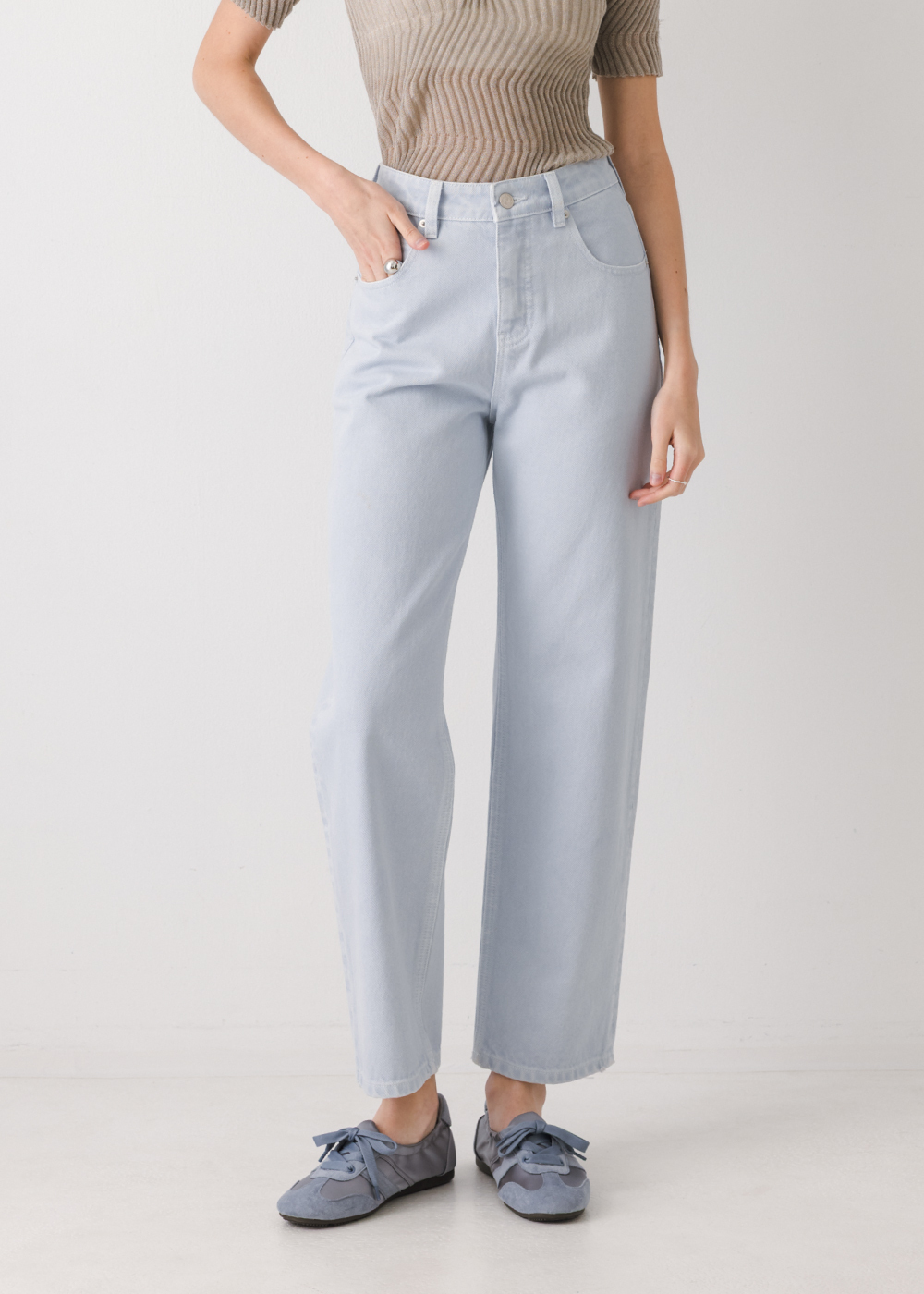 淺色直筒純棉牛仔褲