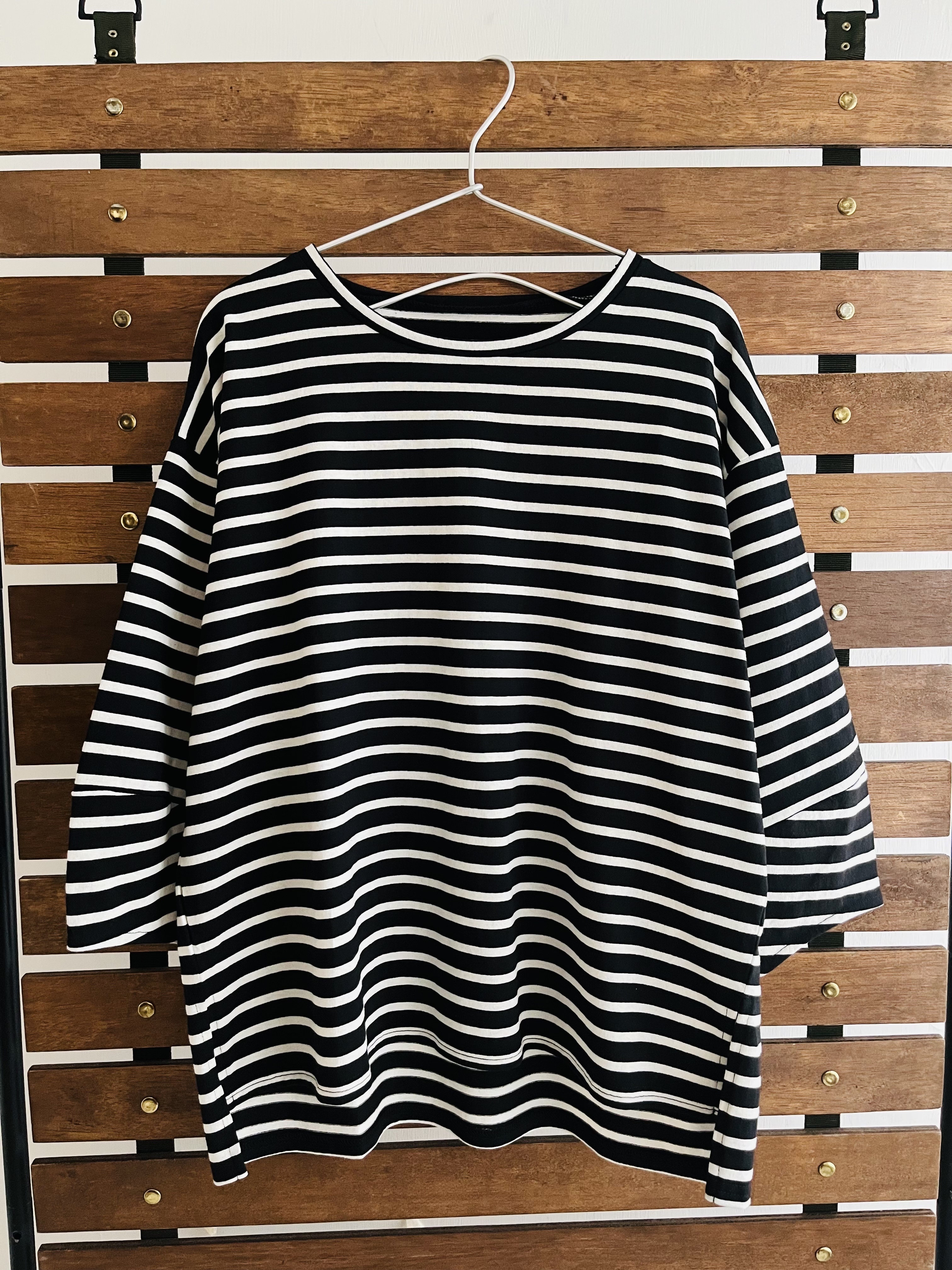 m.m.o.黑色橫間圓領top