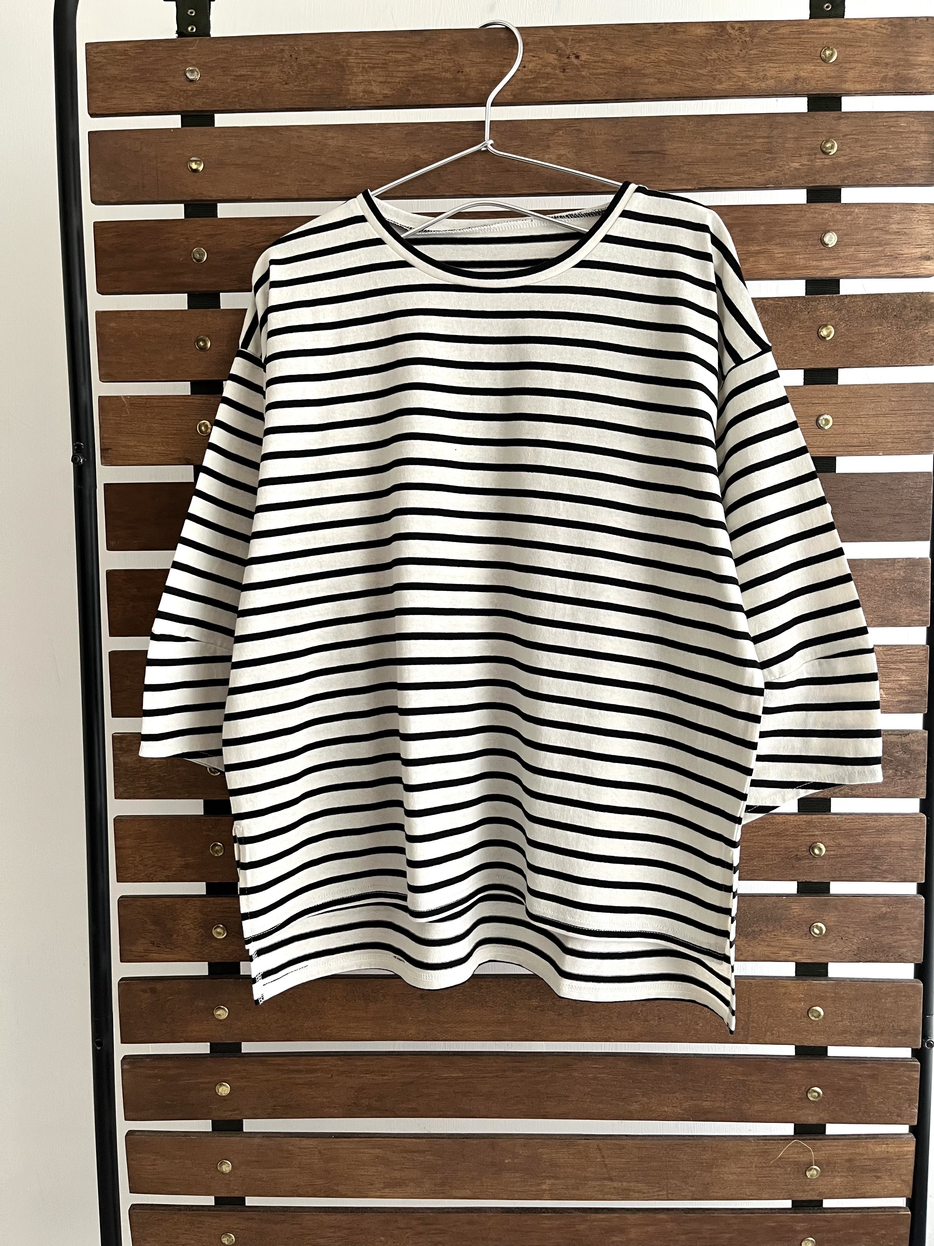 m.m.o.白色橫間圓領top