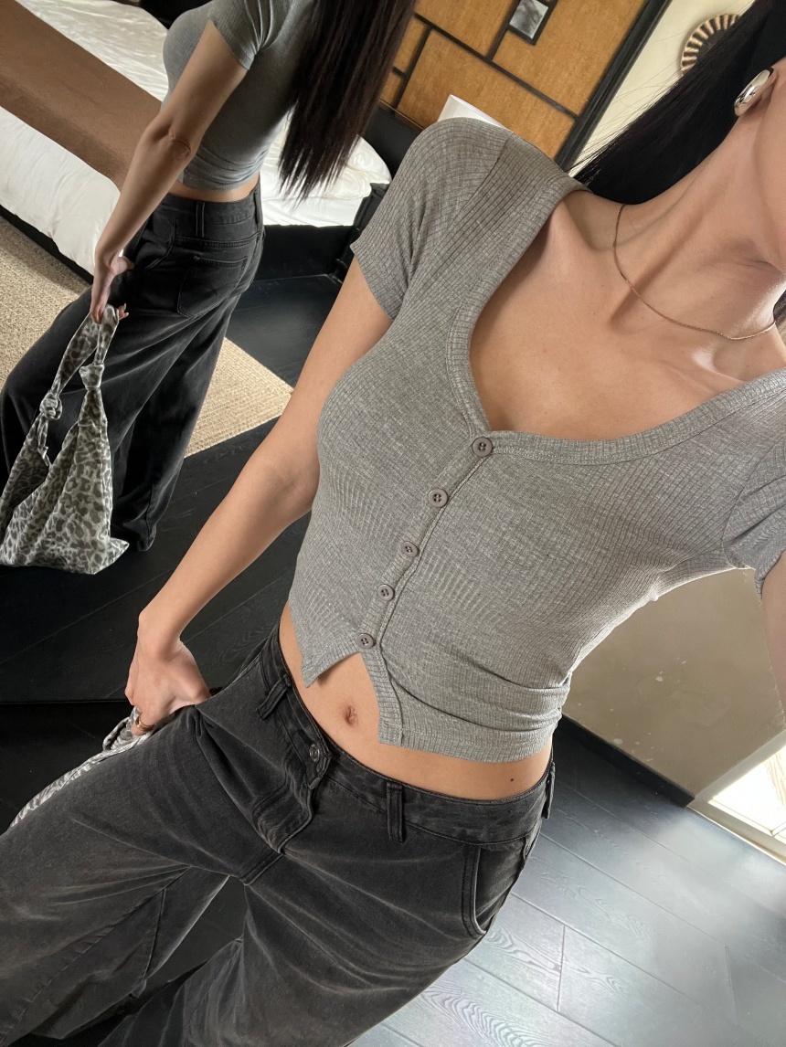 附胸墊辣妹鈕釦下開衩短袖上衣*4色