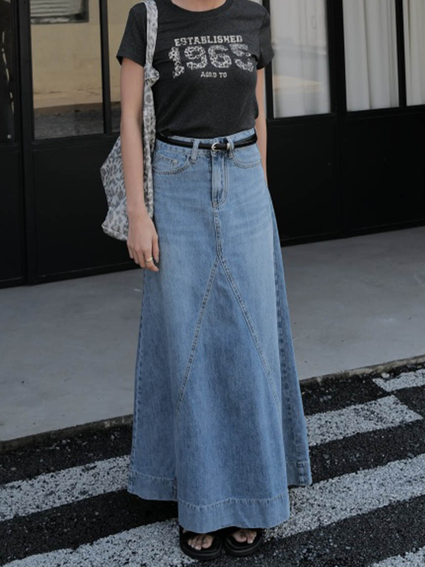 縫線設計牛仔微傘長裙-淺藍
