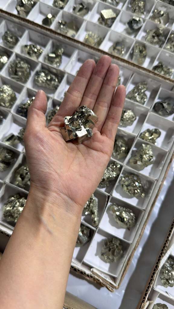 WU385 黃鐵礦 40-50g (隨機款)