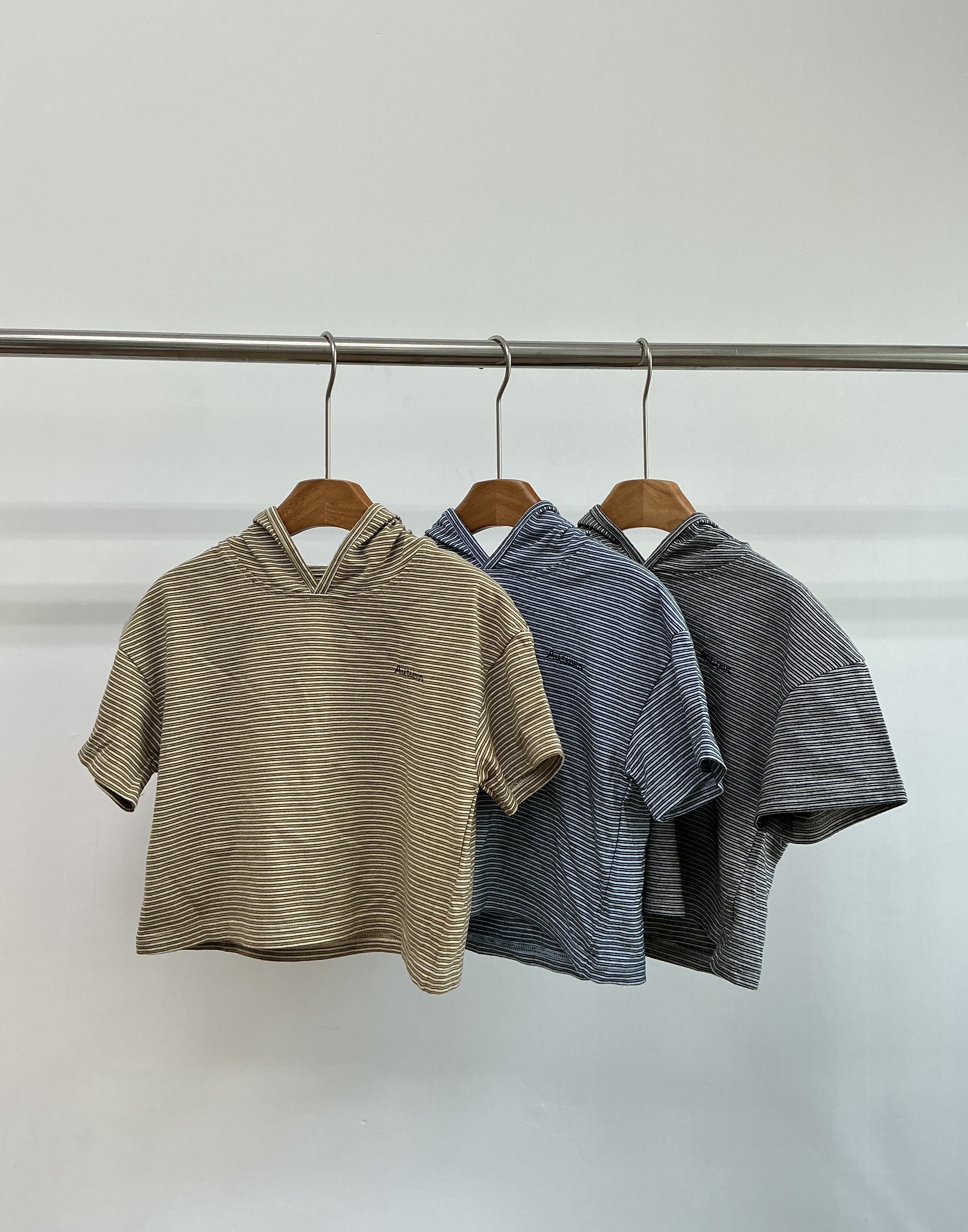 A04527刺繡字母條紋連帽上衣