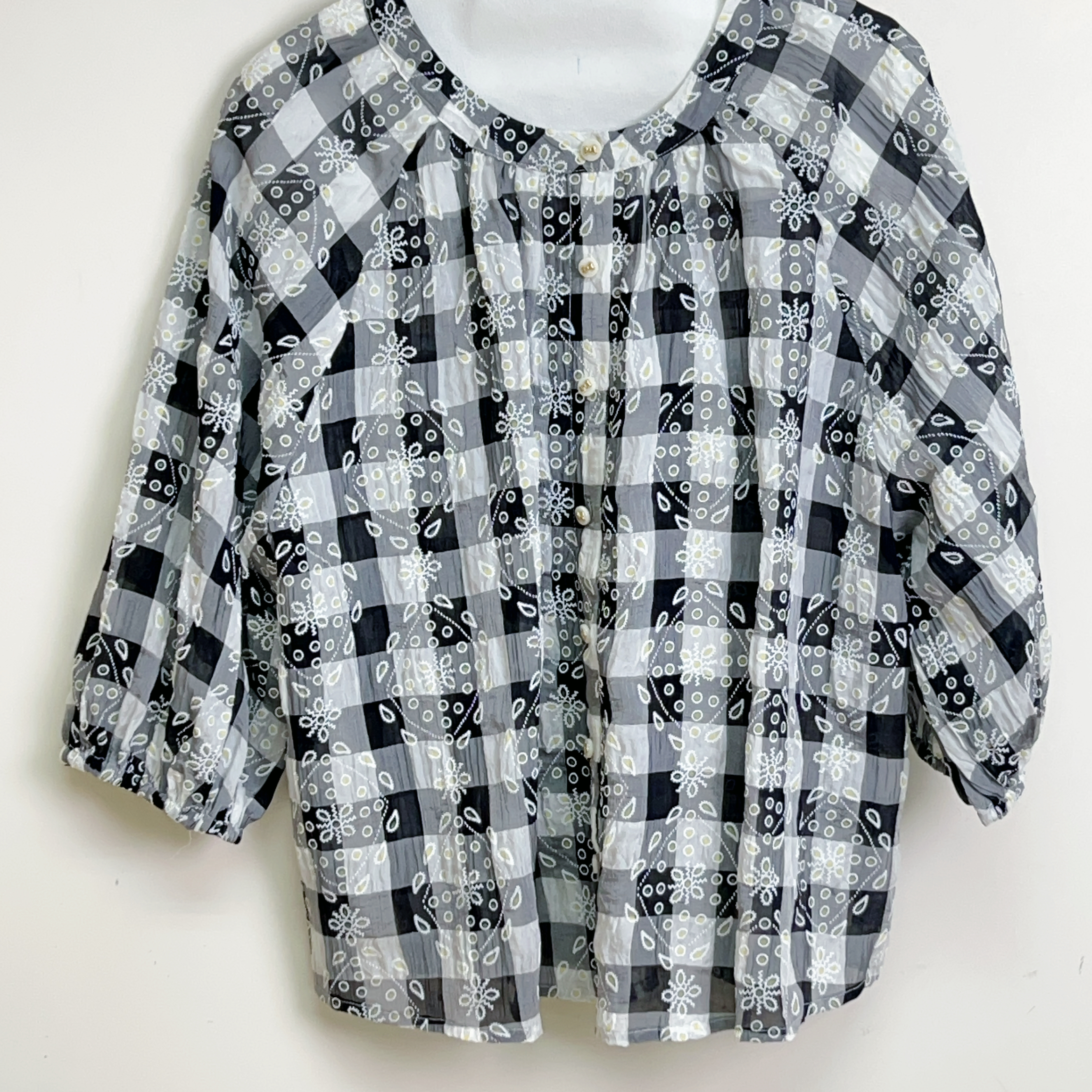 雪紡黑白格紋扭扣上衣(胸:48 腰:48 長23吋)B6042 #2603clo