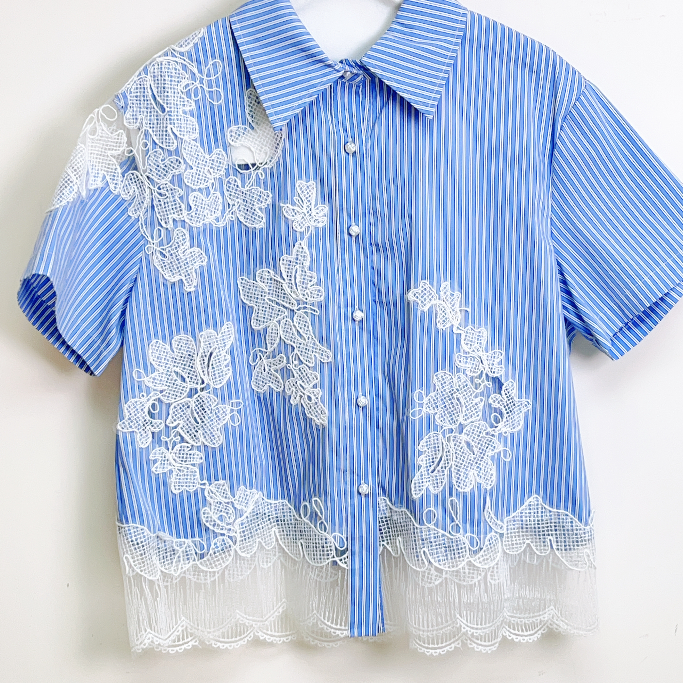 恤衫料刺繡花花扭扣上衣(胸:40 腰:42 長22吋)B6063 #2603clo