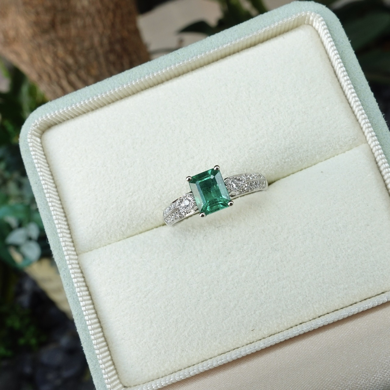 1.05ct祖母綠18K金鑲嵌鑽石戒指 (免費出GUILD證書)