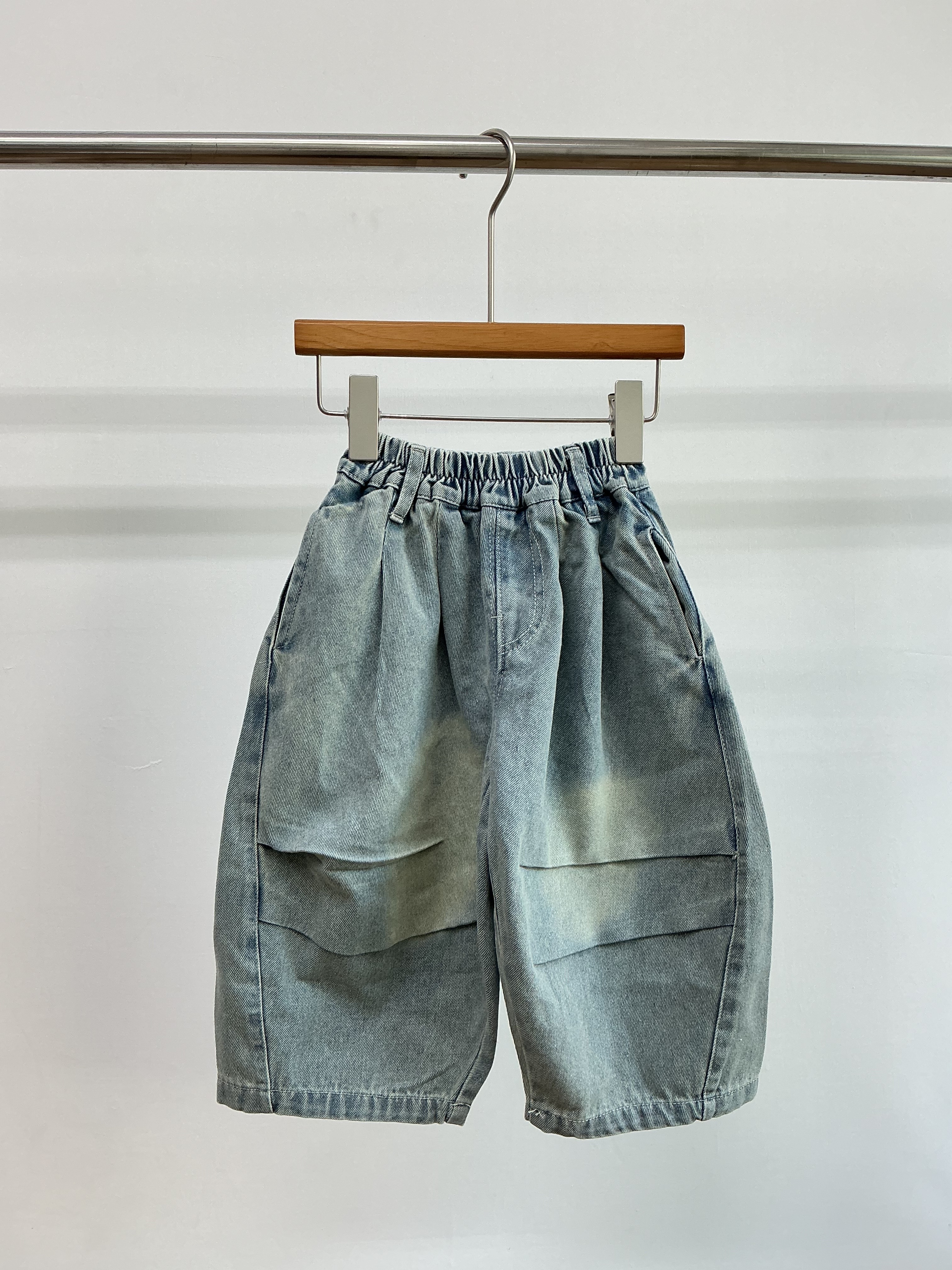 A04535打褶造型牛仔氣球褲