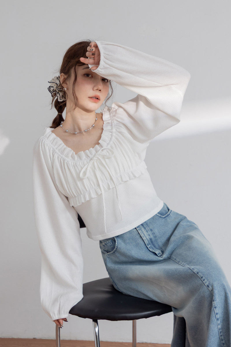 繫帶荷葉領彈力縮褶衫