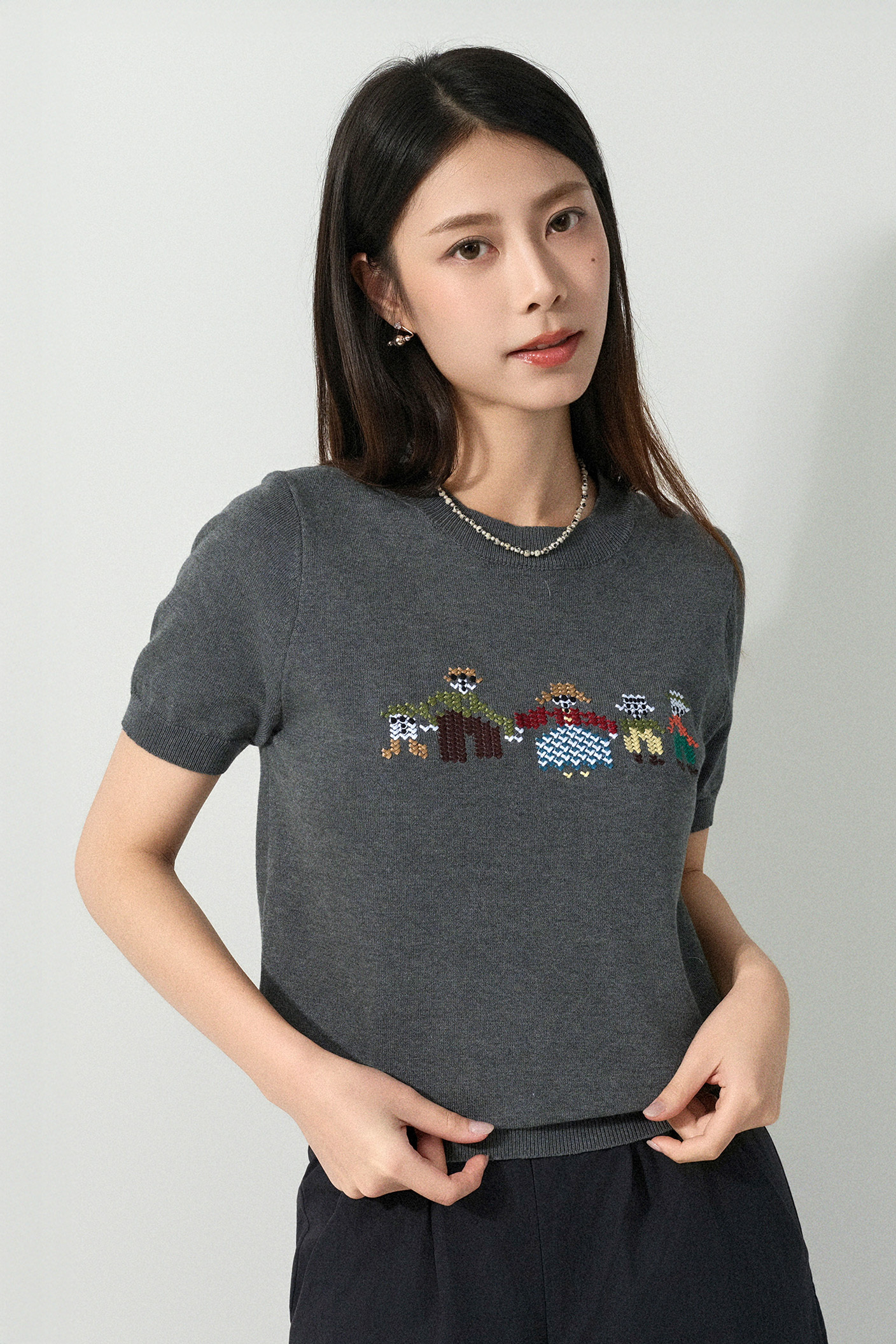 十字繡公仔針織上衣（預購產品）