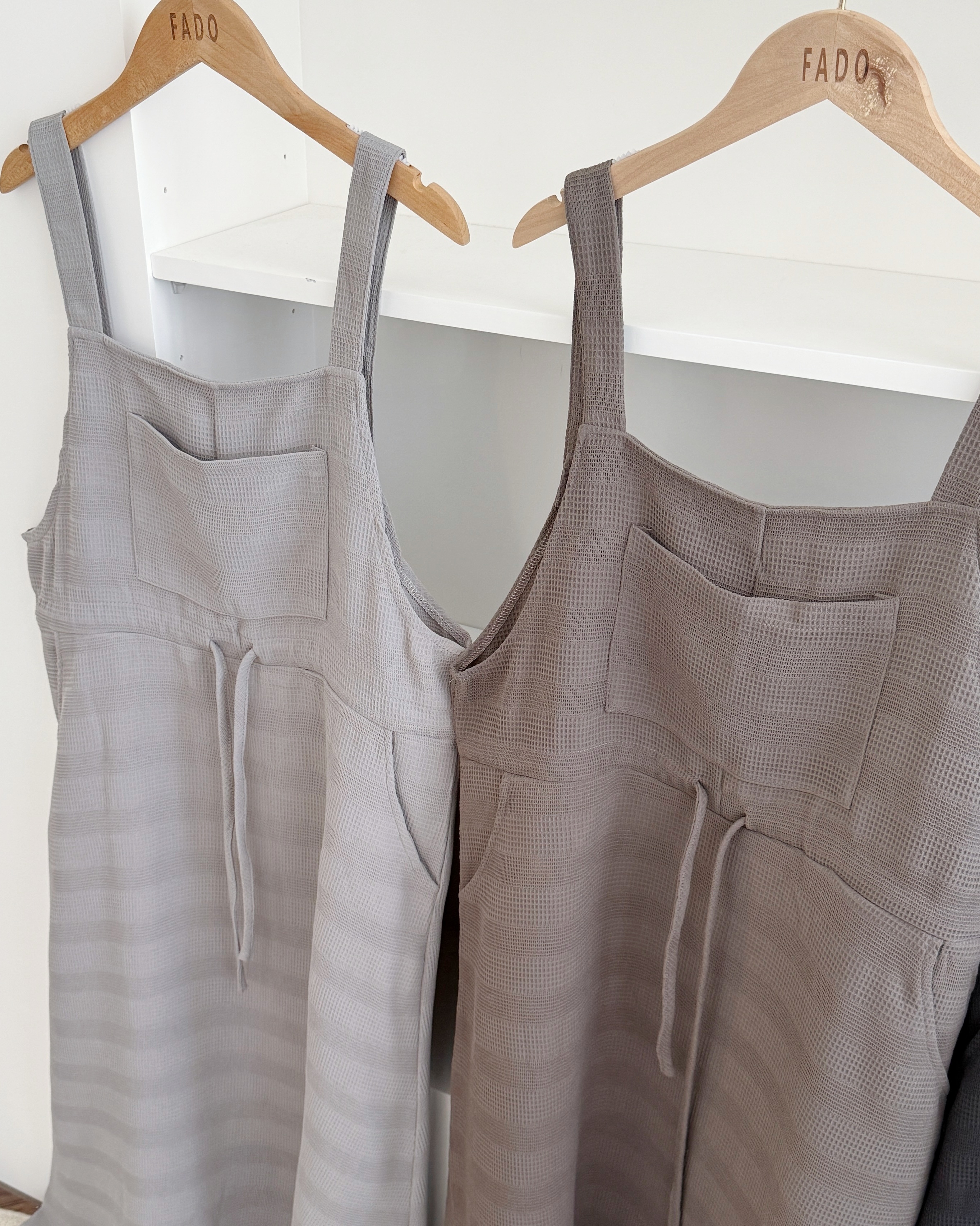 法朵Fado shop｜泡泡格吊帶抽繩洋裝 6755002 三色