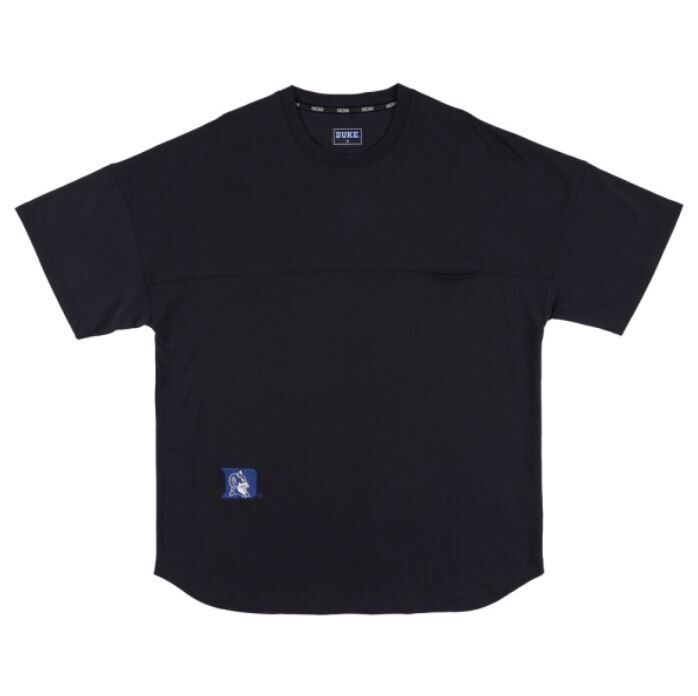 【下殺↘ $499】NCAA 短T 杜克 黑 藍刺繡 落肩 隱藏口袋T 短袖 中性 7325102420