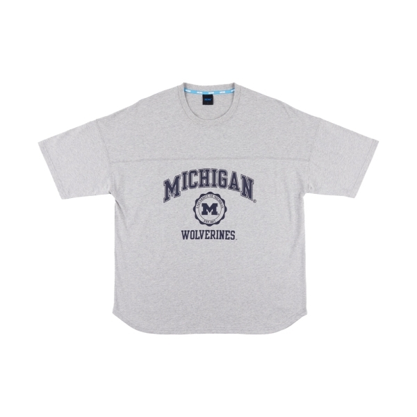 【下殺↘ $499】NCAA 短T 密西根 灰黑LOGO 落肩 五分袖 棉T 中性 7325102611