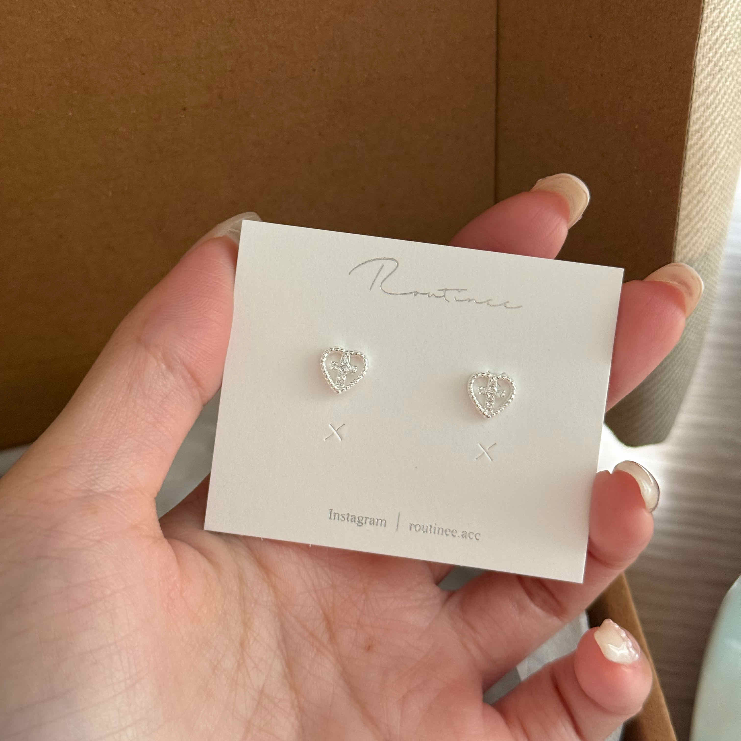 🇰🇷925 silver 愛心滿鑽十字架耳環