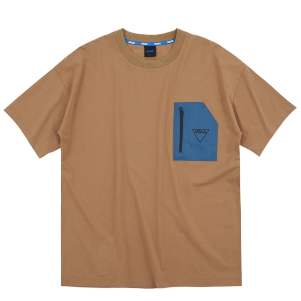 【下殺↘ $499】NCAA 短T 短袖 咖啡 藍 口袋 寬鬆 落肩 棉T 上衣 中性 7325103532