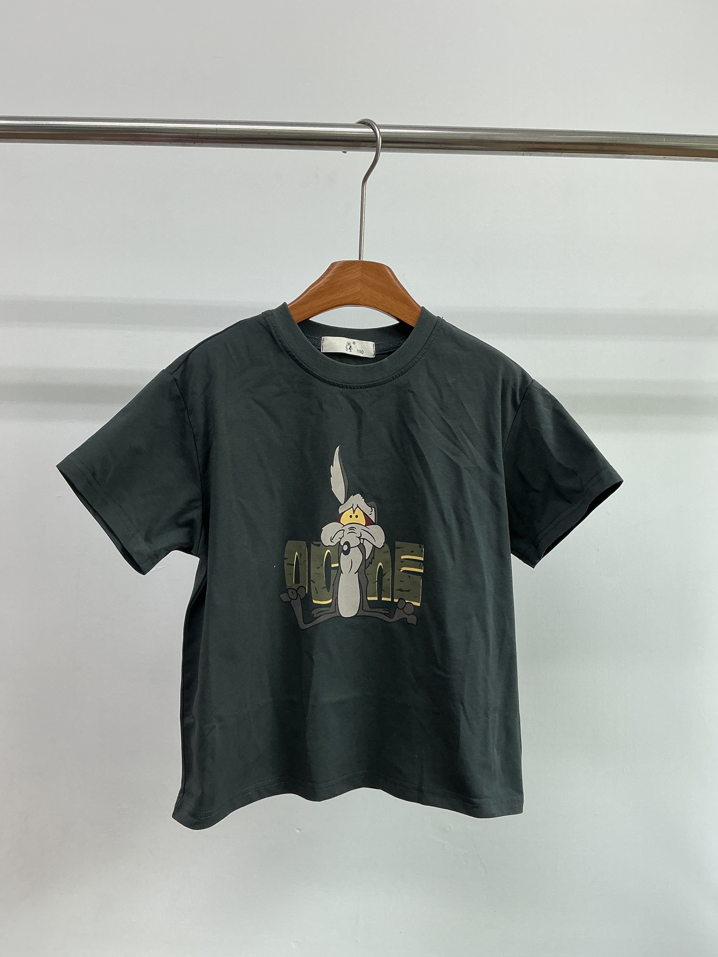 A04541兔子印花上衣