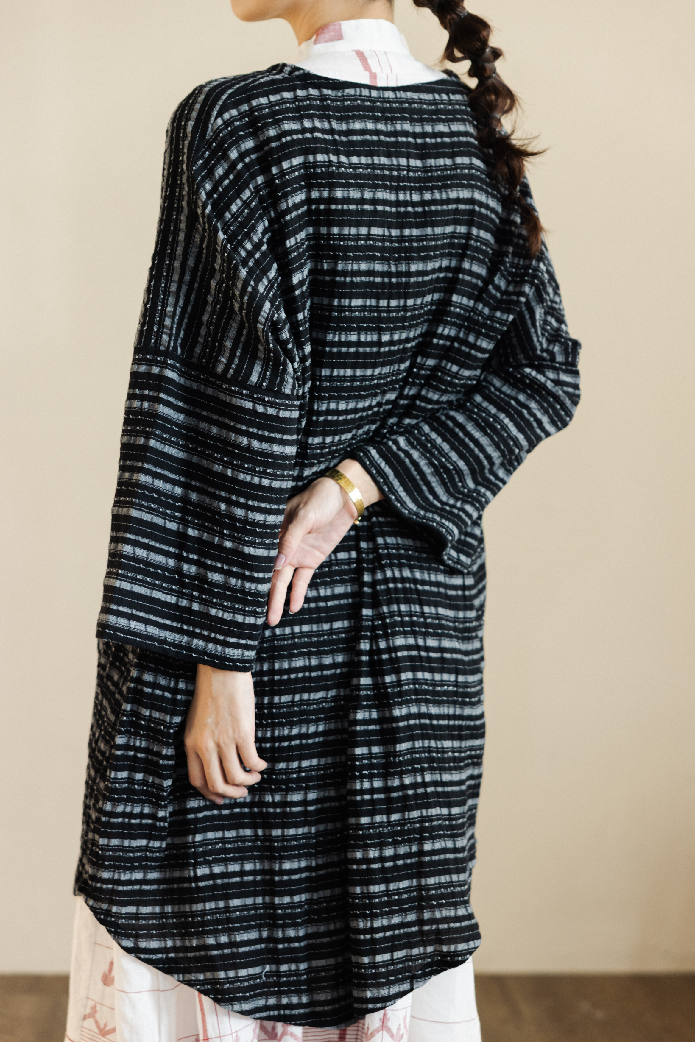 黑灰泡泡織紋長外套