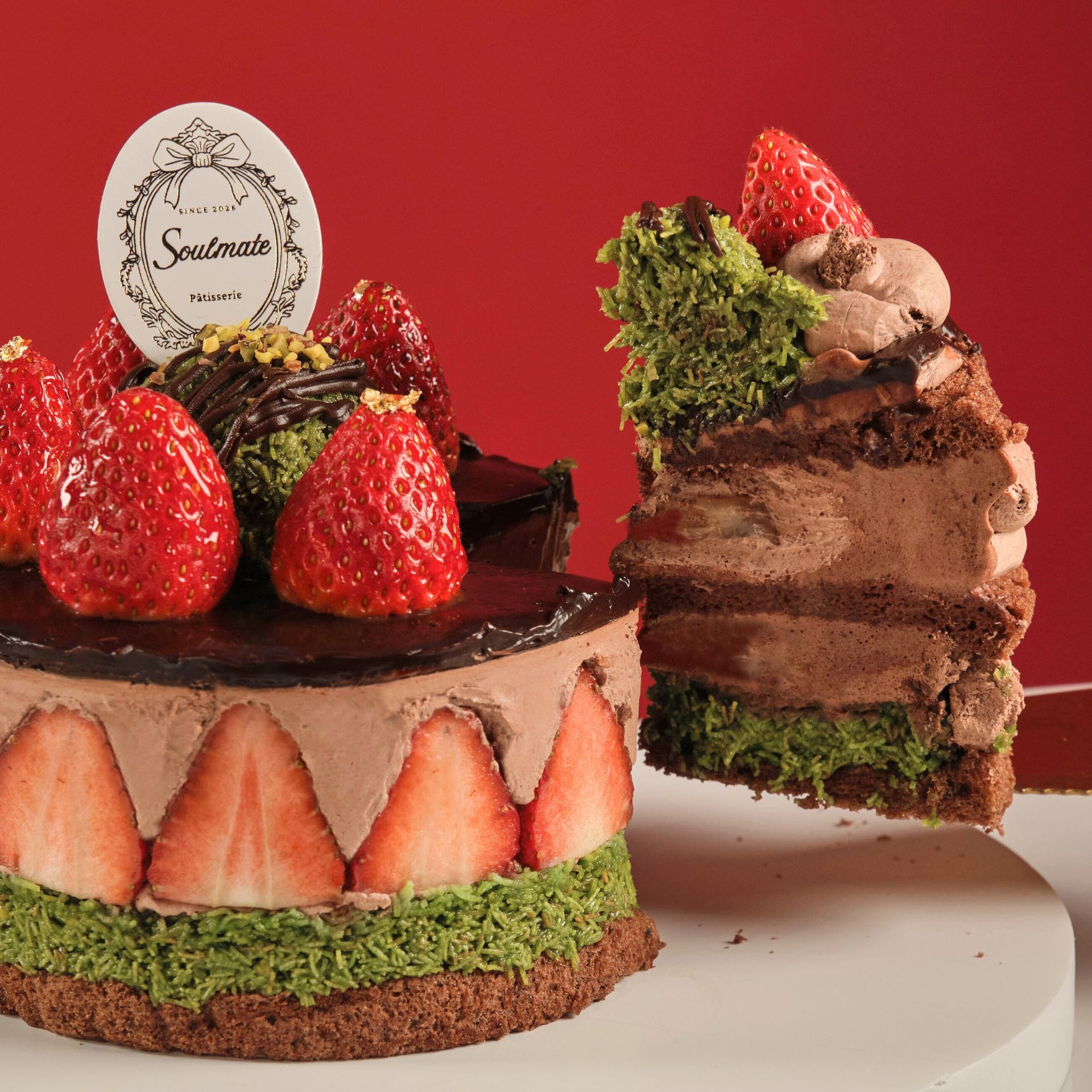 杜拜開心果・士多啤梨・朱古力 忌廉蛋糕