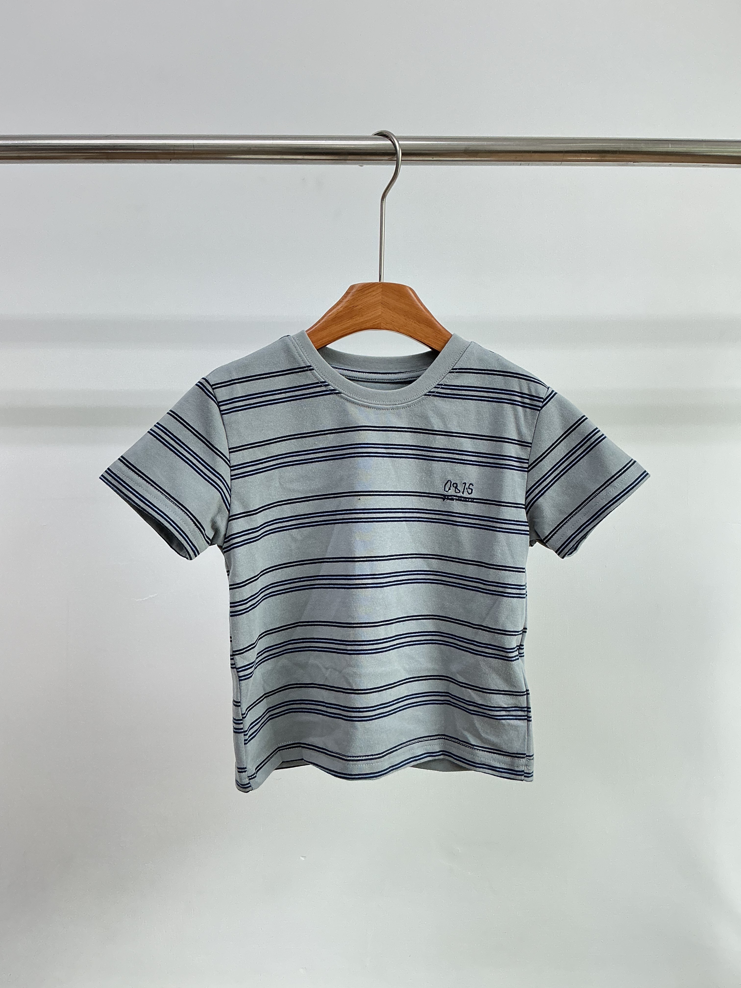 A04546條紋刺繡短袖上衣