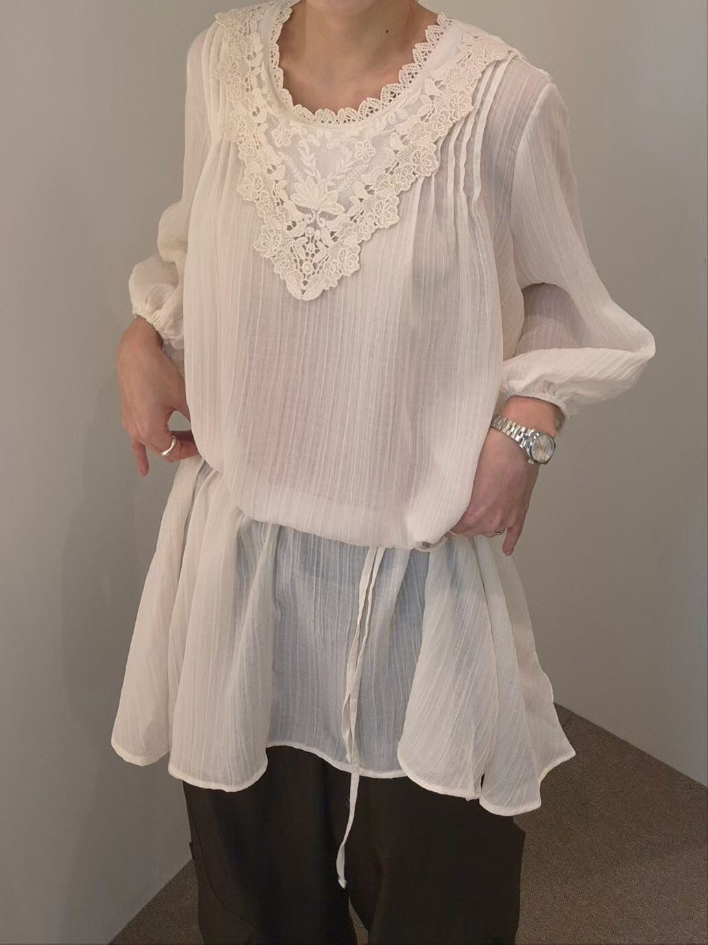 浪漫女子蕾絲滾邊圓領傘擺洋裝-附綁帶 / 2色