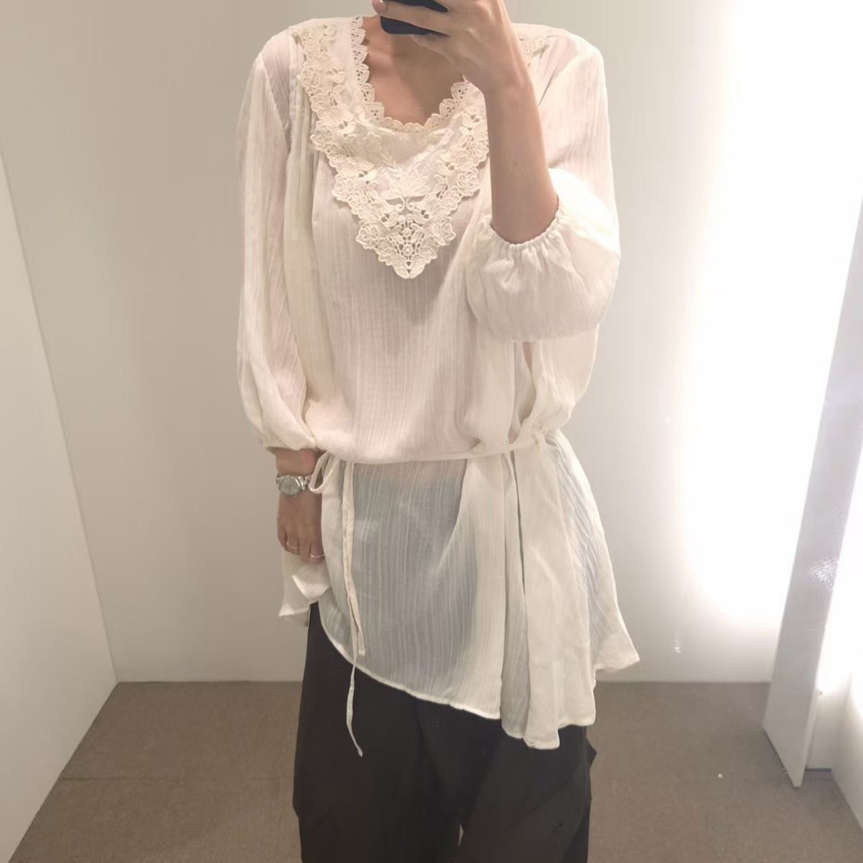 浪漫女子蕾絲滾邊圓領傘擺洋裝-附綁帶 / 2色