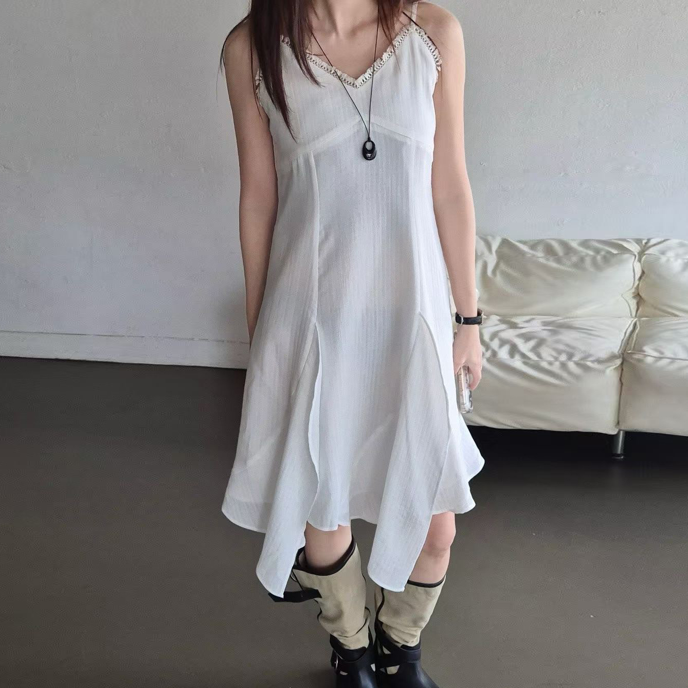 蕾絲滾邊細肩帶V領傘擺背心長洋裝 / 2色