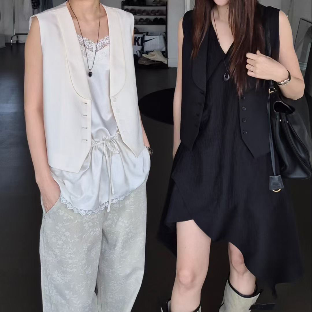 圓弧領片造型排釦西裝背心外套 / 2色