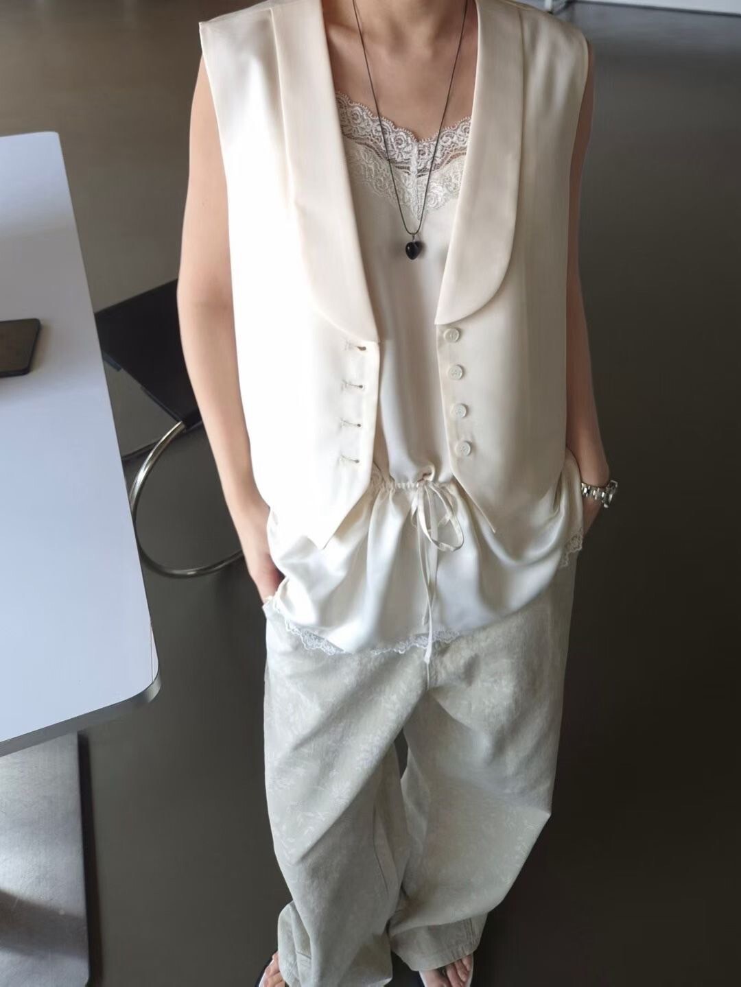 圓弧領片造型排釦西裝背心外套 / 2色