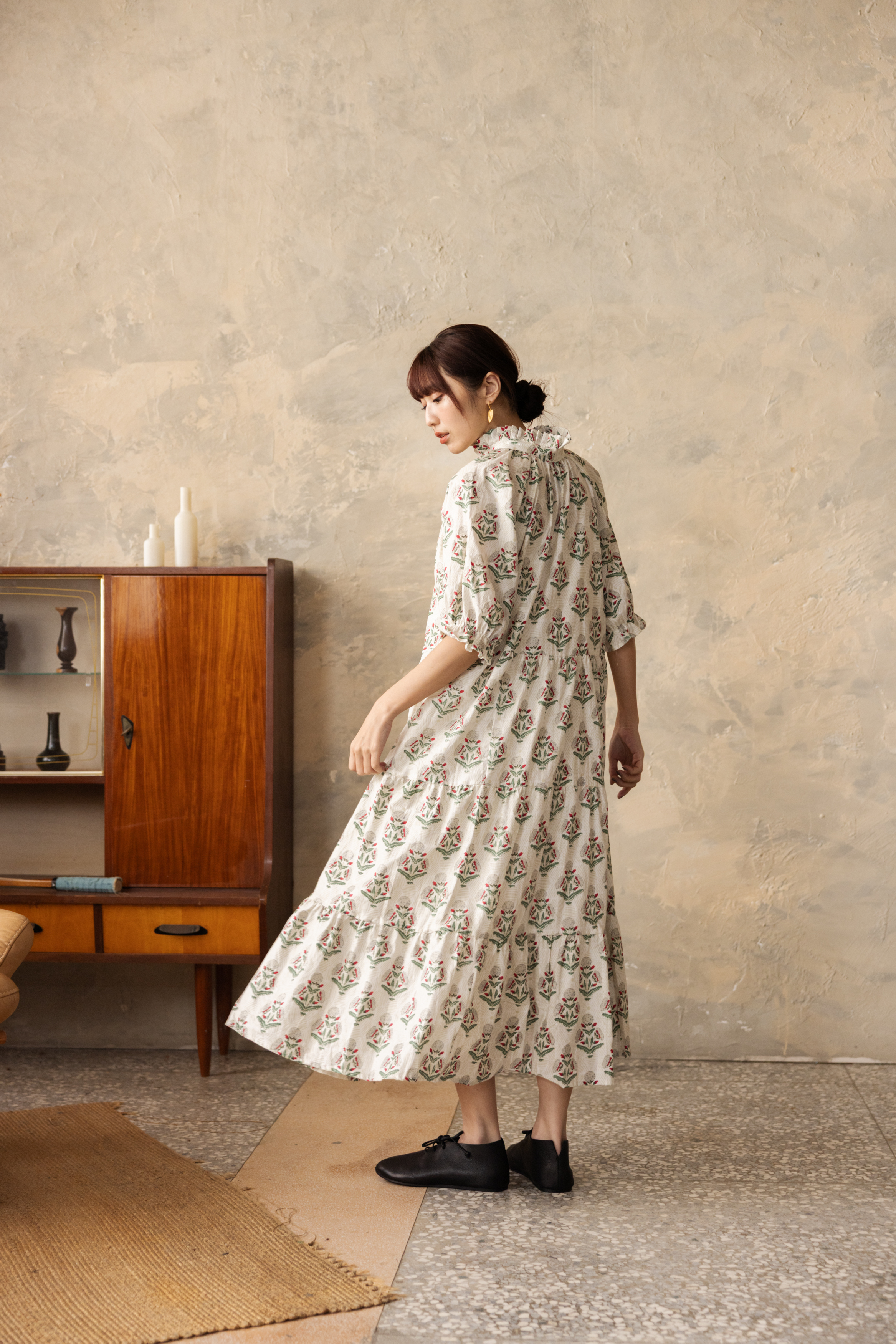 短袖花花立領洋裝_白底花花