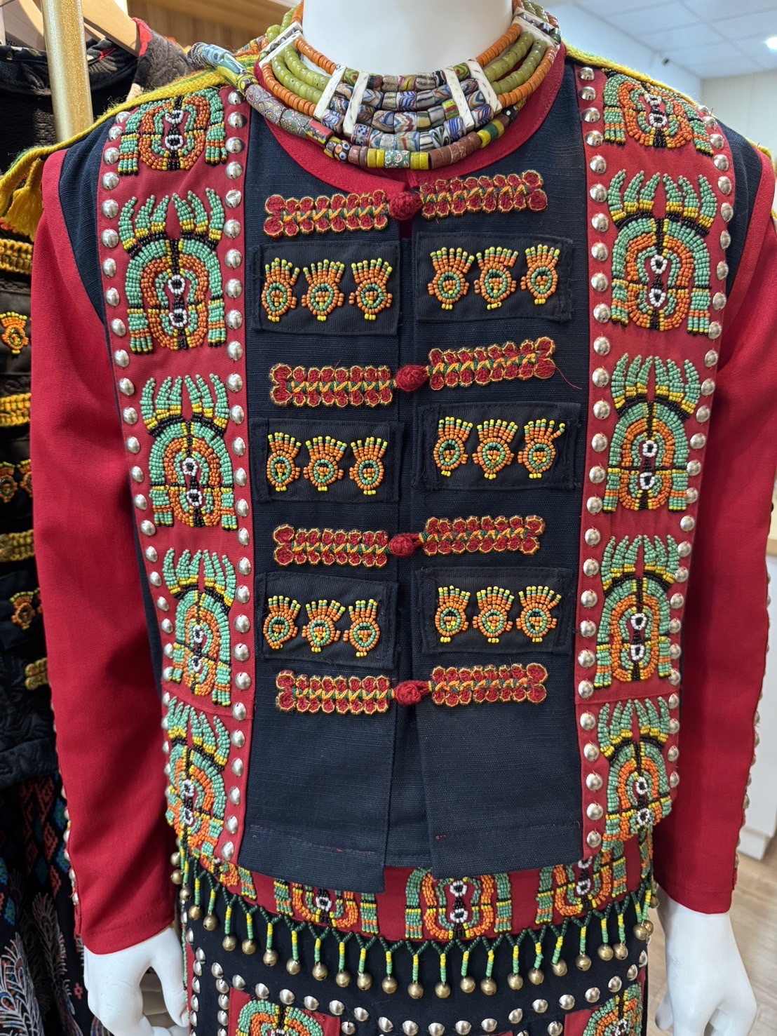 No.2傳統珠繡套裝男