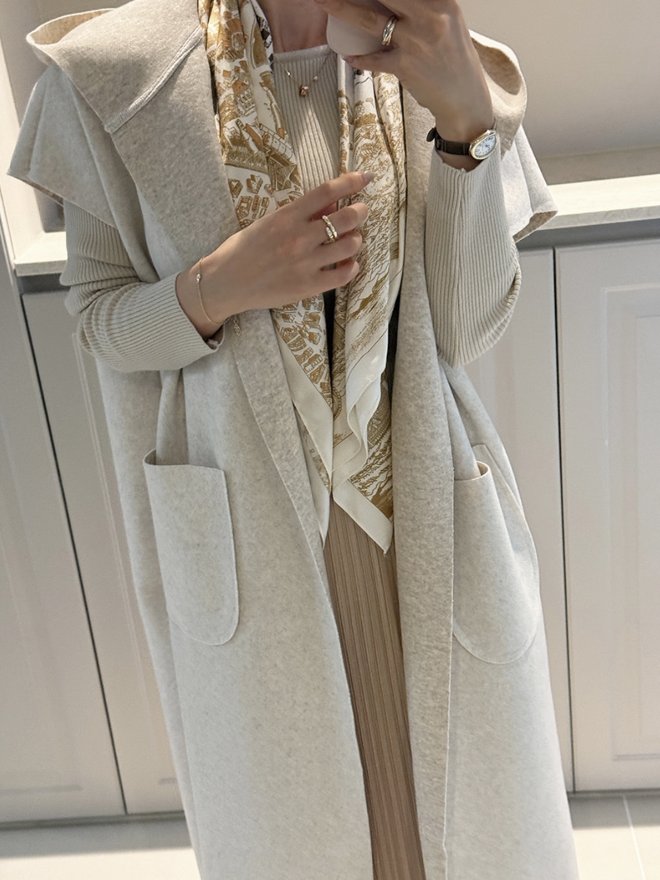 奶油杏連帽造型半袖慵懶感長版背心外套